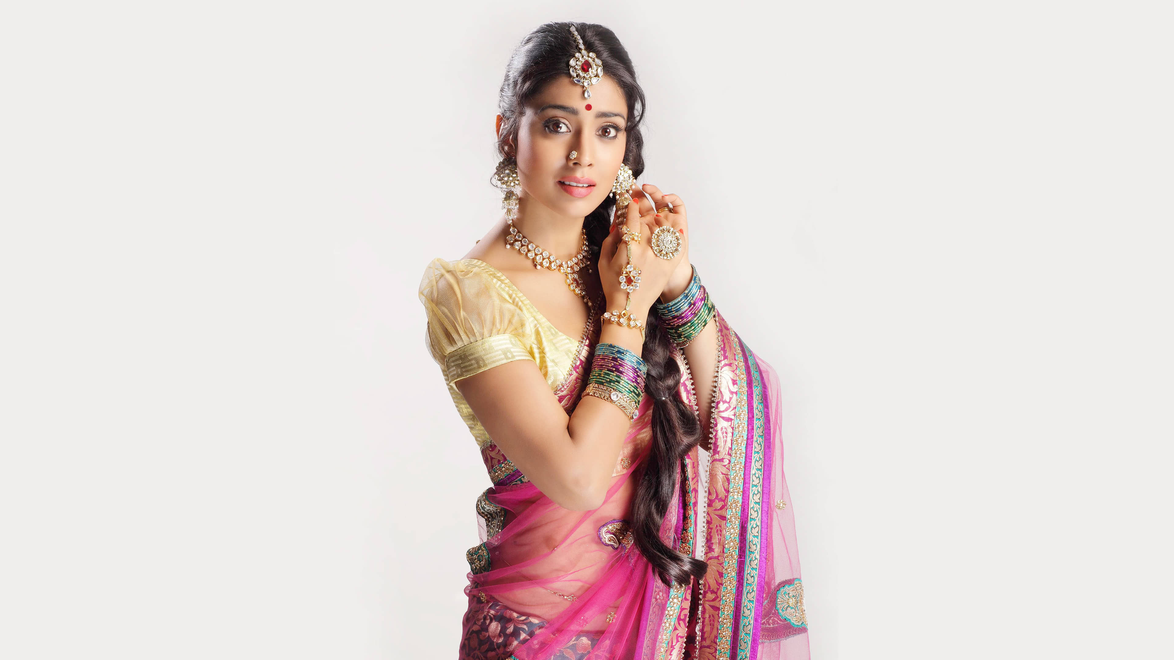 Hriya Saran Photohoot UHD 4K Wallpaper