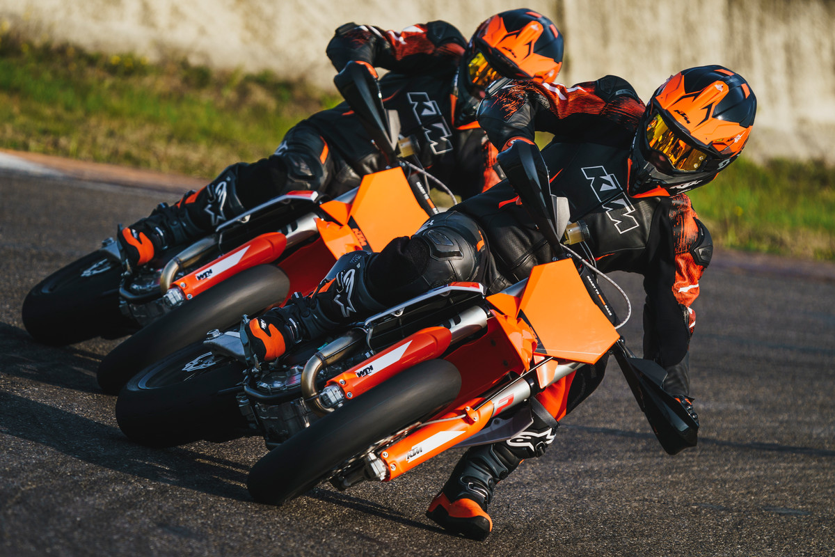 2023 KTM 450 SMR: TAKE THE LONG SLIDE TO SUPERIORITY PRESS CENTER