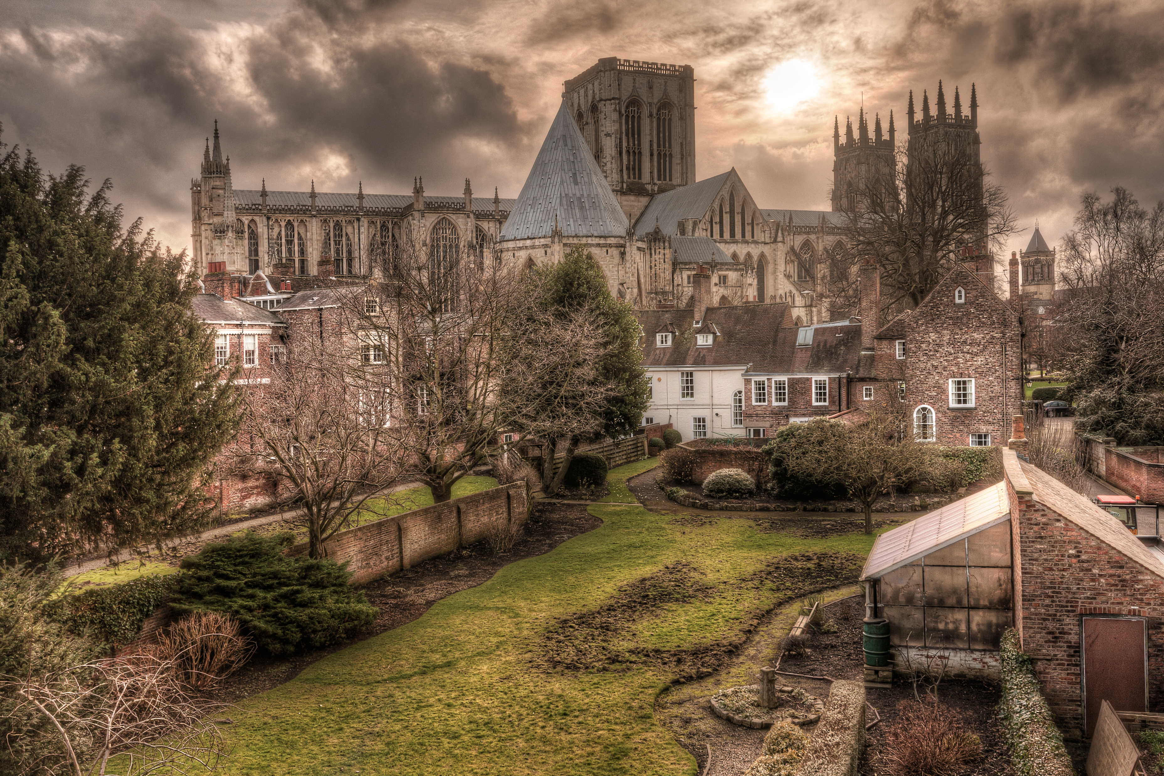 Wallpaper, York, yorkminster, minster, Yorkshire, northyorkshire, England, UK, unitedkingdom, church, cathedral, building, architecture, Gothic, englishgothic, Canon, eos40d, canoneos40d, HDR, historic, historicbuildings, garden, city, light 3711x2474