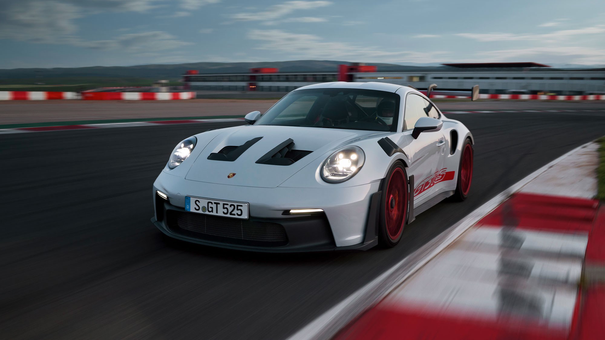 New Porsche 911 GT3 RS: meet the ultimate 992