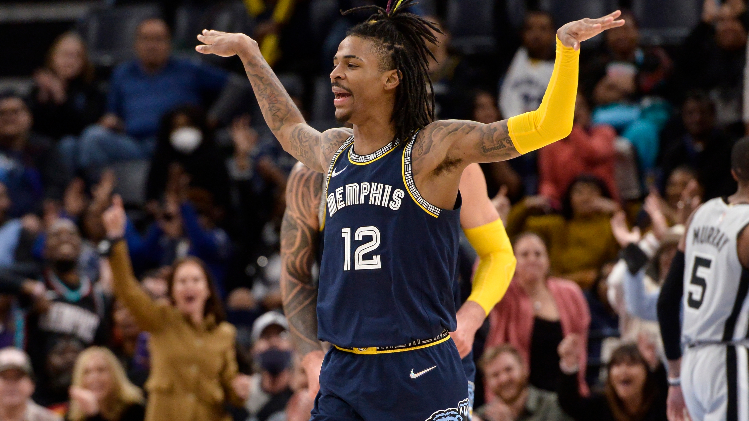 Morant Dunks Over 7 Footer, Scores 52 As Grizzlies Top Spurs