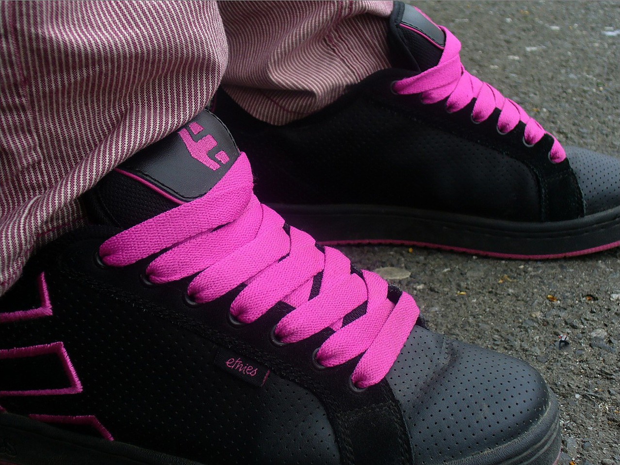 Wallpaper, white, black, red, purple, shoes, sneakers, pink, magenta, footwear, nike free, athletic shoe 1278x958
