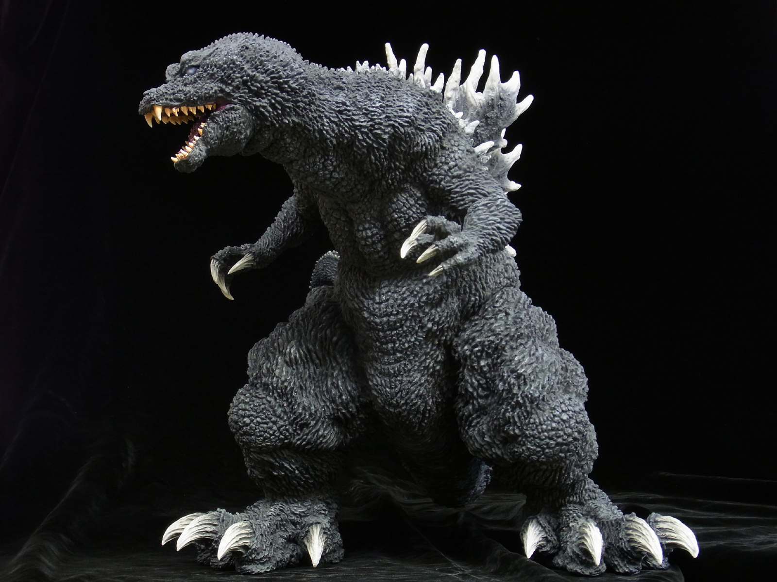X Plus Launches New 'Gigantic Series' With Godzilla 2001