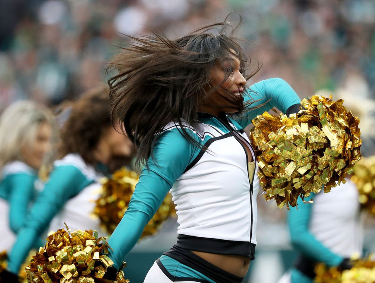 Eagles Cheerleaders sport gold pom poms for pediatric cancer awareness in win vs. Jets (PHOTOS)