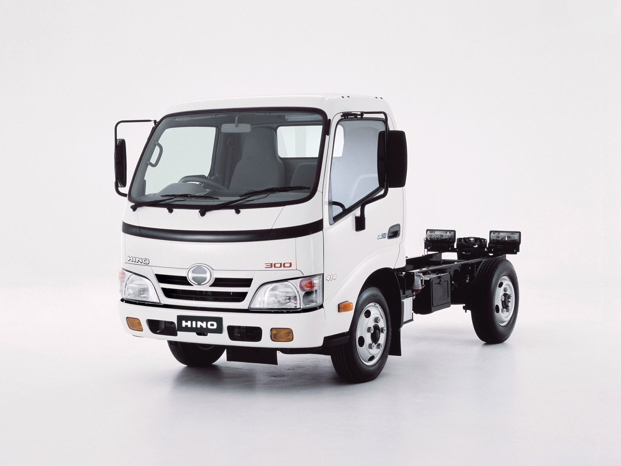 Hino 300. Тойота Хино 300. Хино Дутро 300. Hino 300 4x4. Грузовики Hino 300 Dutro.