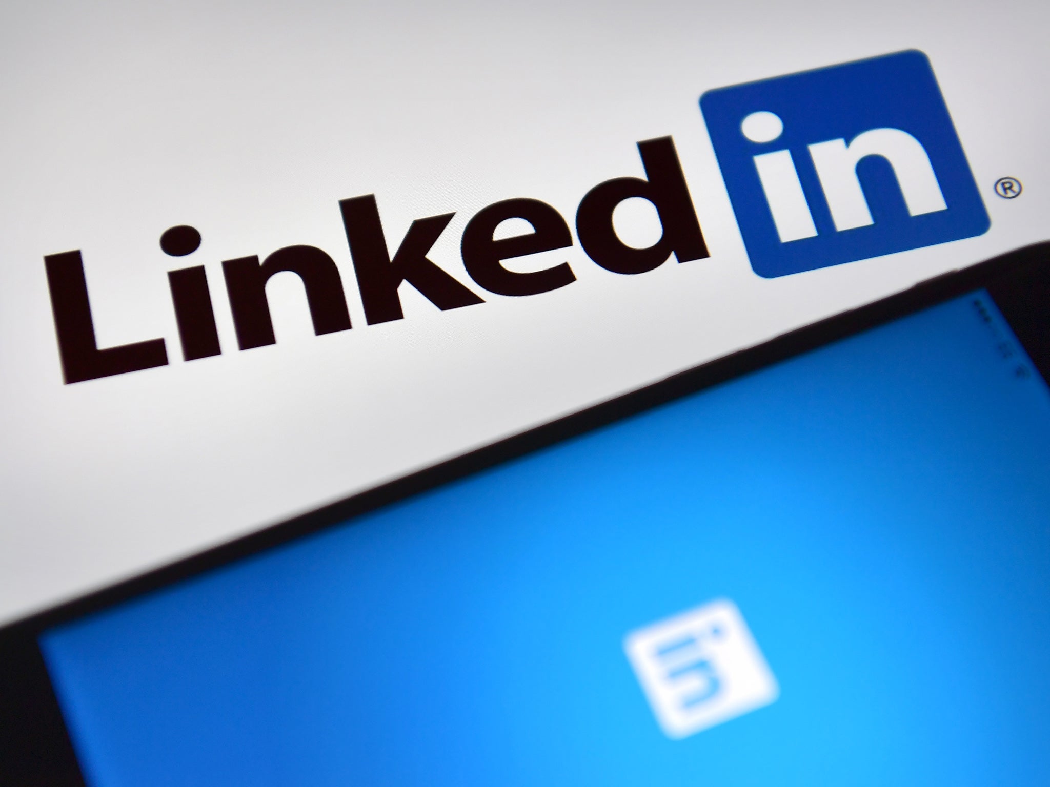 LinkedIn denies claims that editing feature whitens user profile photo