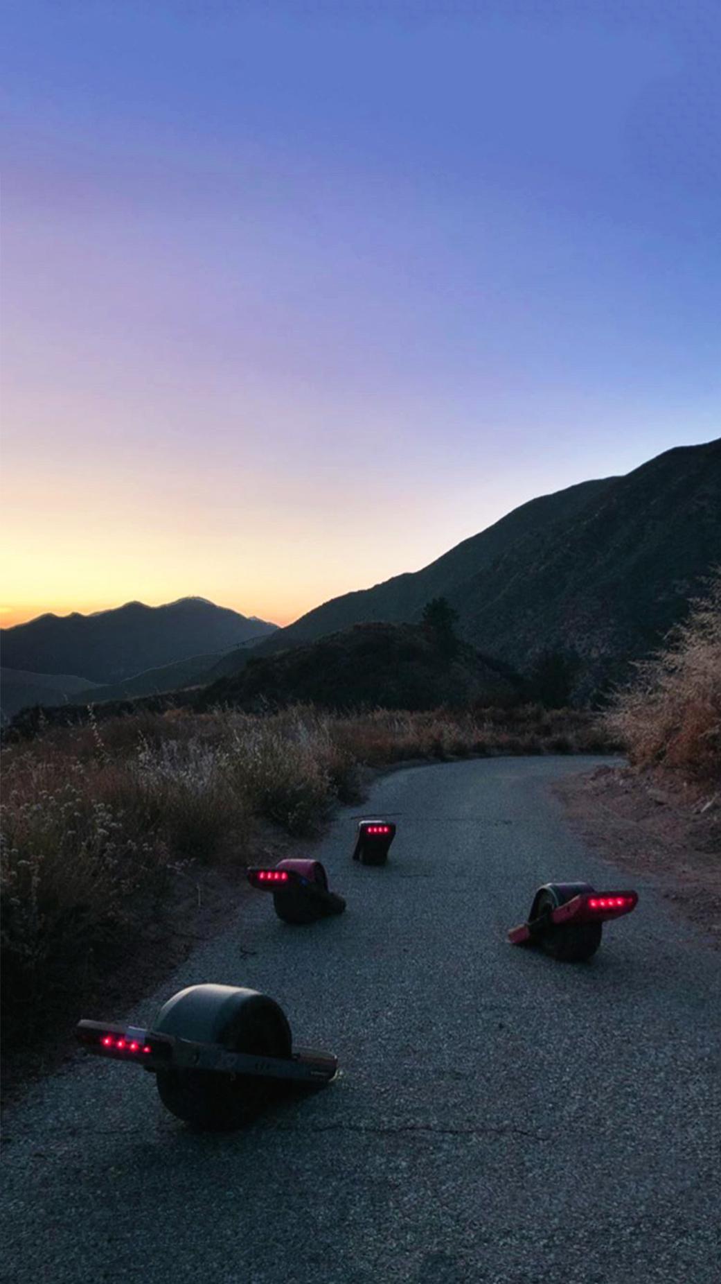 Wallpaper ONEWHEEL. The picture is from the instagram of niko @nikodig