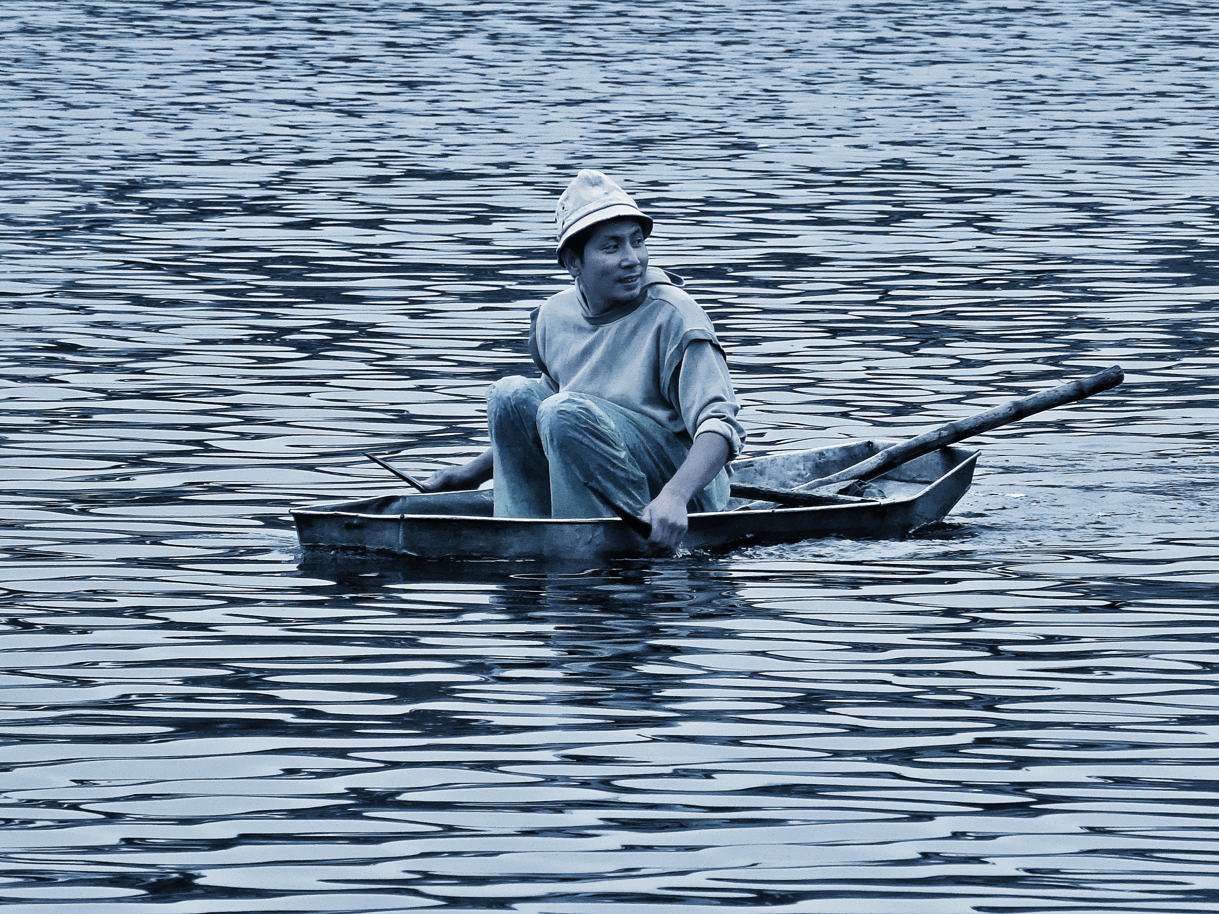 Wallpaper, life, street, lake, man, water, hat, rain, lumix, boat, waves, sitting, candid, Vietnam, rowing, Hanoi 4157x3118