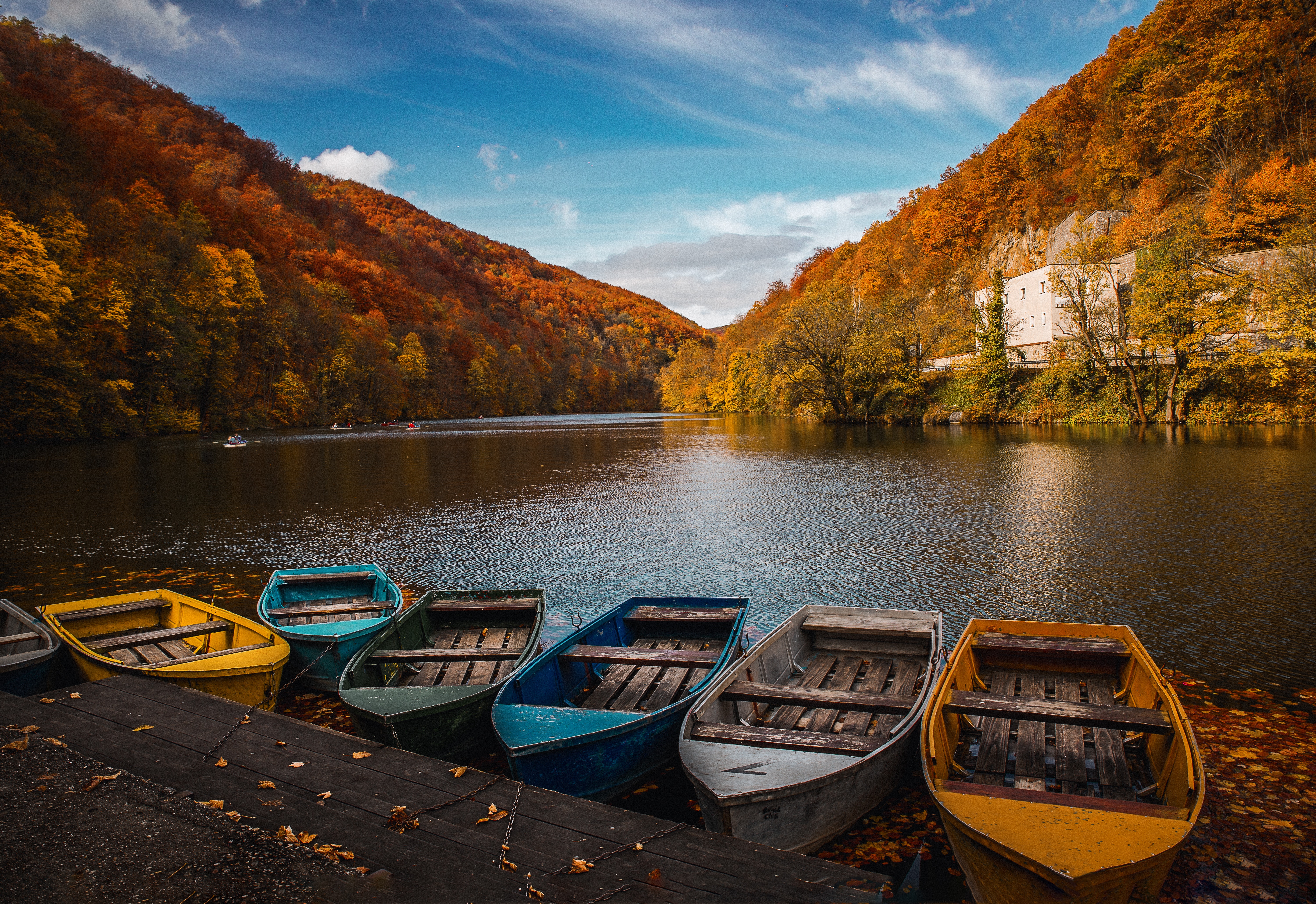 Wallpaper 4k Colored Row Boats Wallpaper
