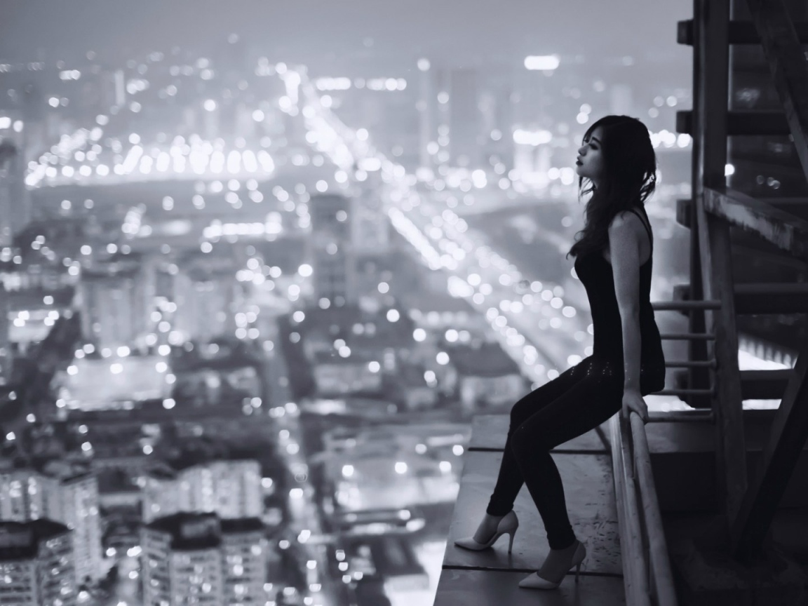 Japanese woman looks at night Tokyo Desktop wallpaper 1152x864