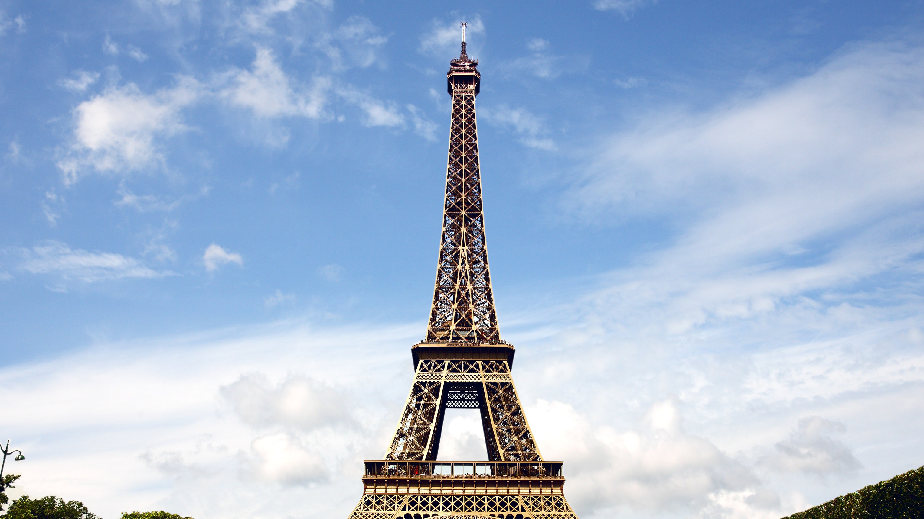 The Paris 2024 Olympics Will Have Beach Volleyball Below the Eiffel Tower. Condé Nast Traveler