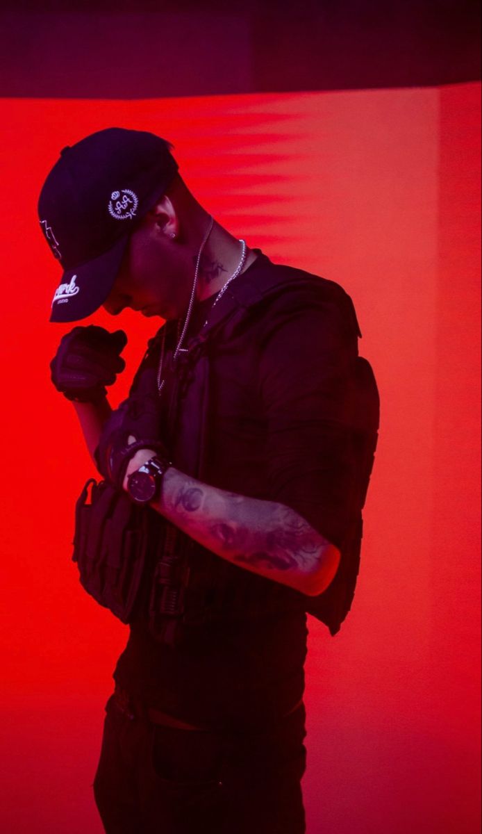 Pailita. Artistas famosos cantantes, Cantantes chilenos, Fotos de bad bunny