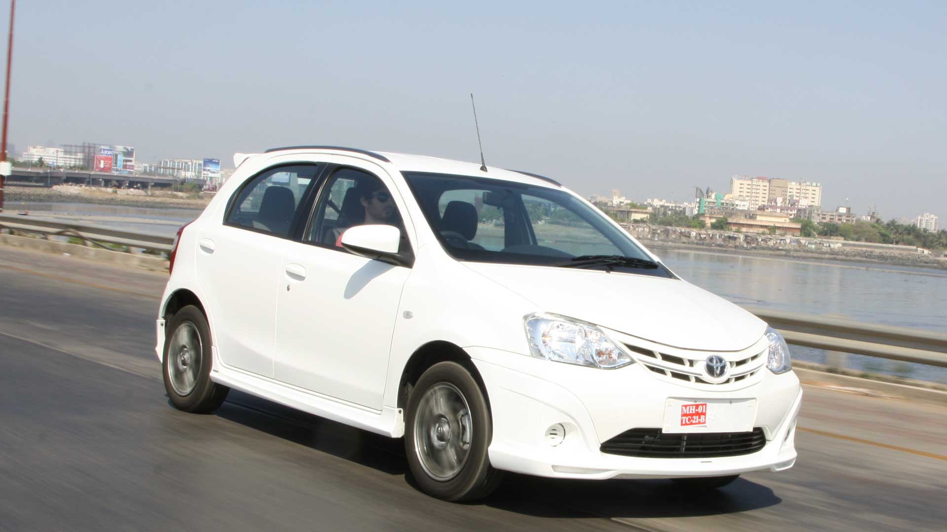 Toyota Etios Liva 2014 Exterior Car Photo