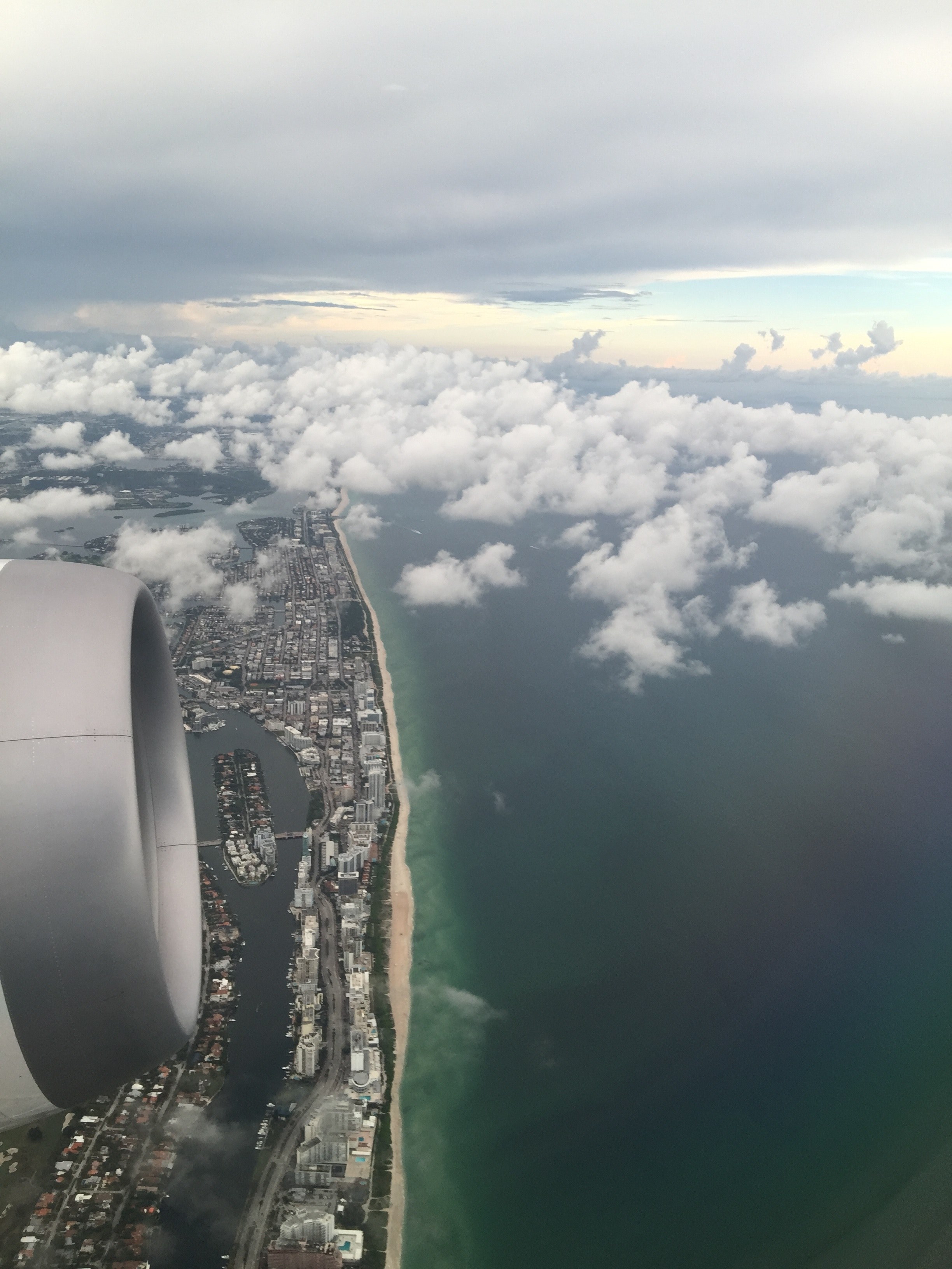 Wallpaper / view of the miami beach coastline from an airplane, coastline view from a plane 4k wallpaper free download
