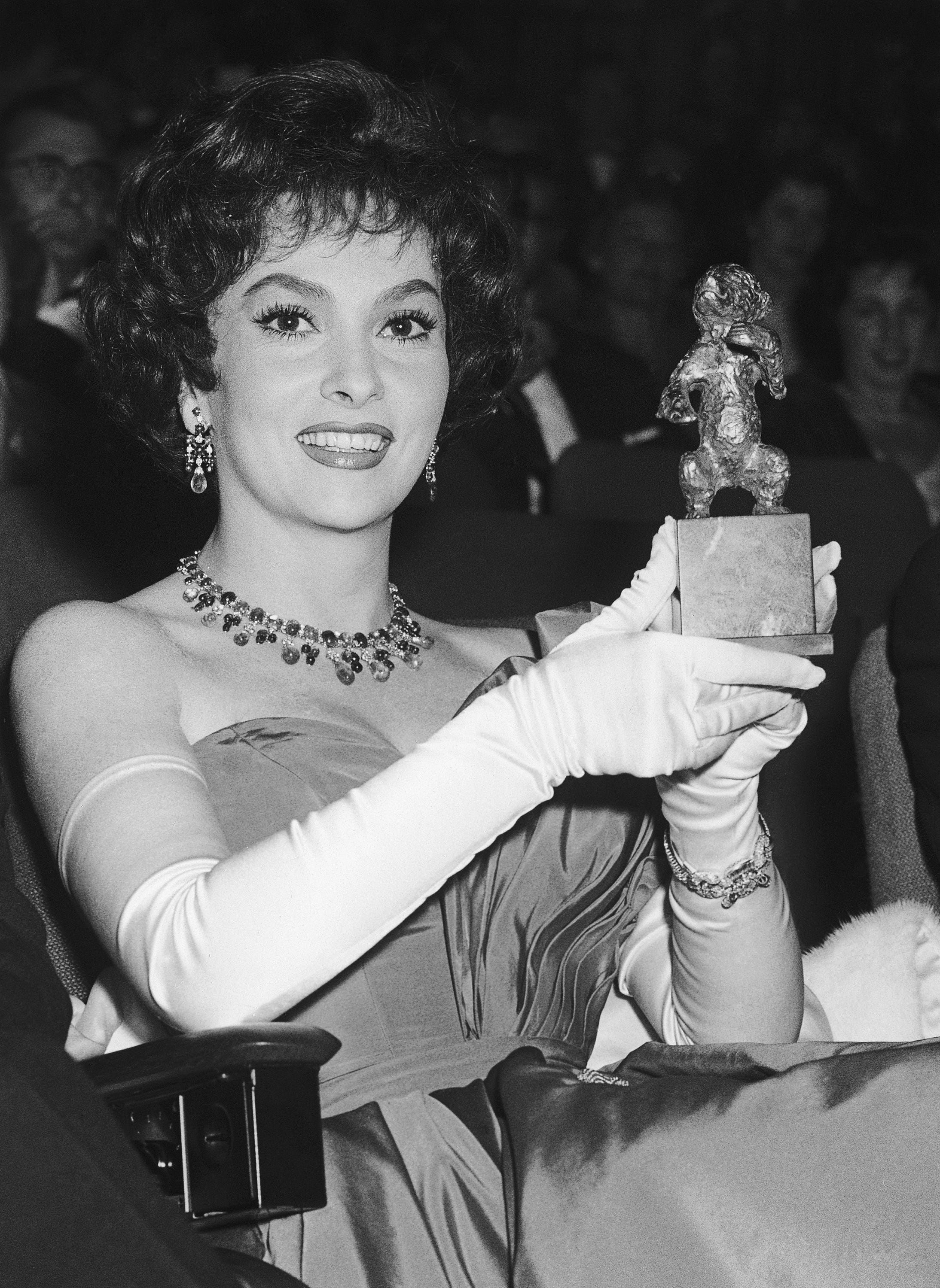 Gina Lollobrigida: Italian film legend 'Lollo' dies