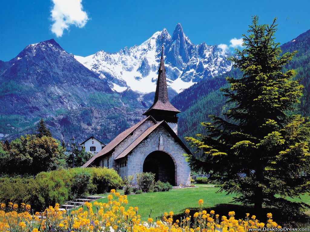 Desktop Wallpaper Natural Background Beautiful Home in Front of Mountains
