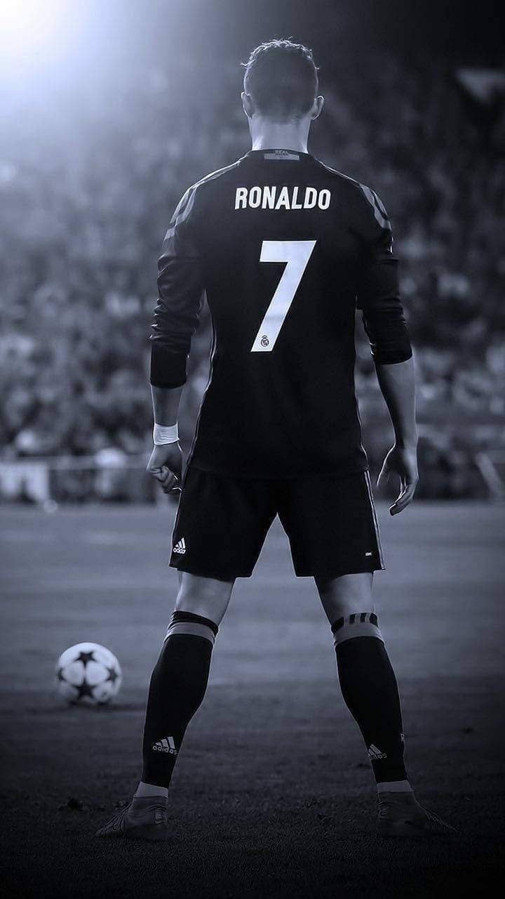 Download “Lightning Strikes For Ronaldo” Wallpaper
