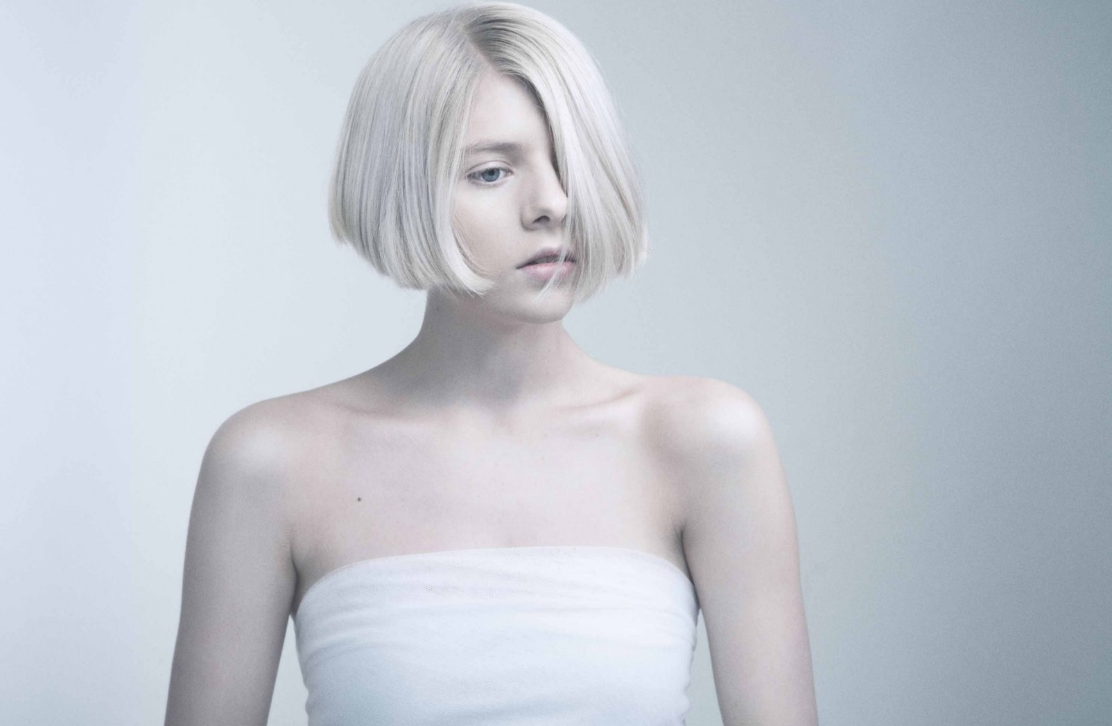 women, Aurora Aksnes, Musicians, Norwegian, White Hair, Short Hair, Blue Eyes, Looking Away, Aurora, Strapless Dress, White Dress Wallpaper HD / Desktop and Mobile Background
