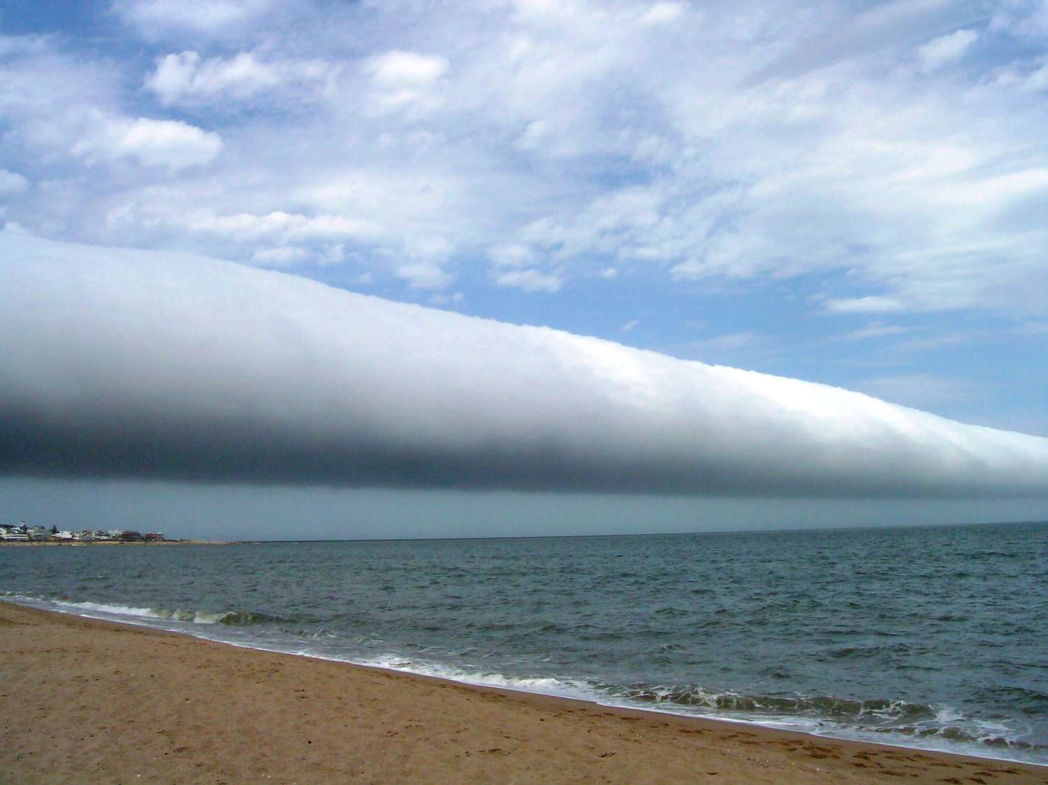Ominous Photo and Videos of Roll Clouds