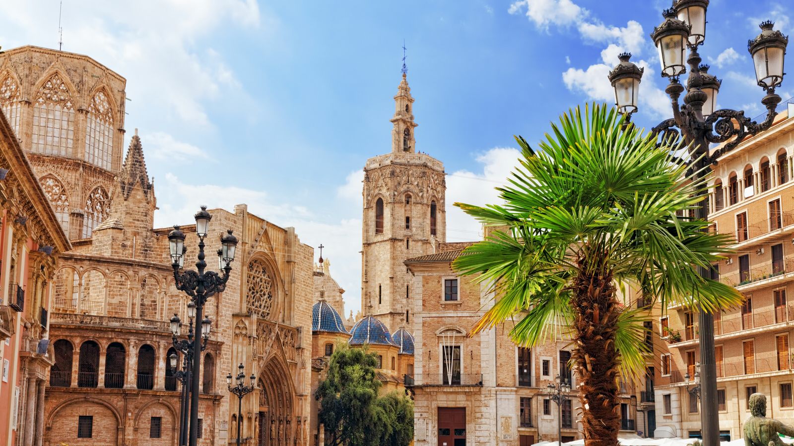How to plan an architecture walking tour of Valencia