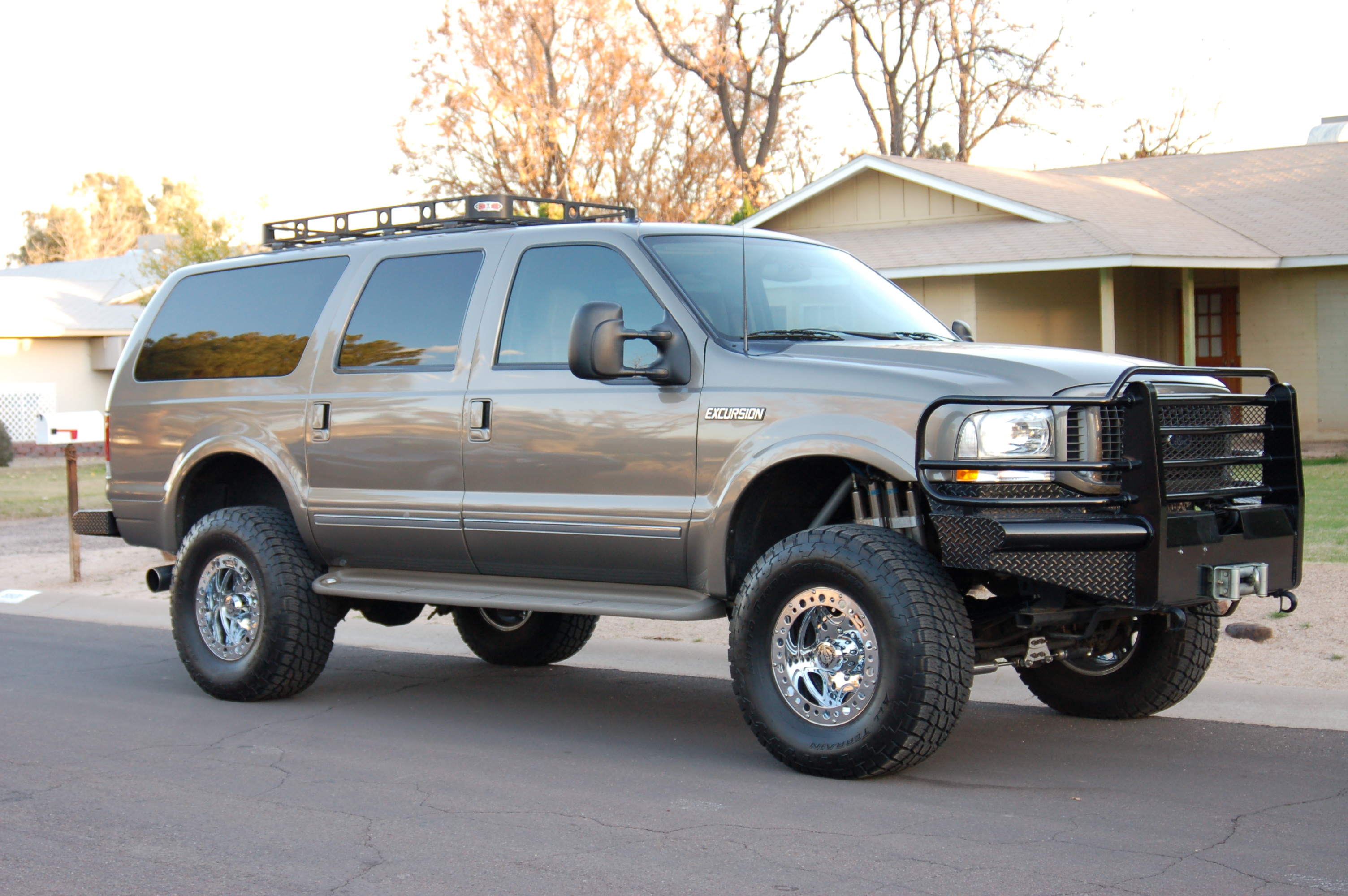 Ford Excursion vs Expedition