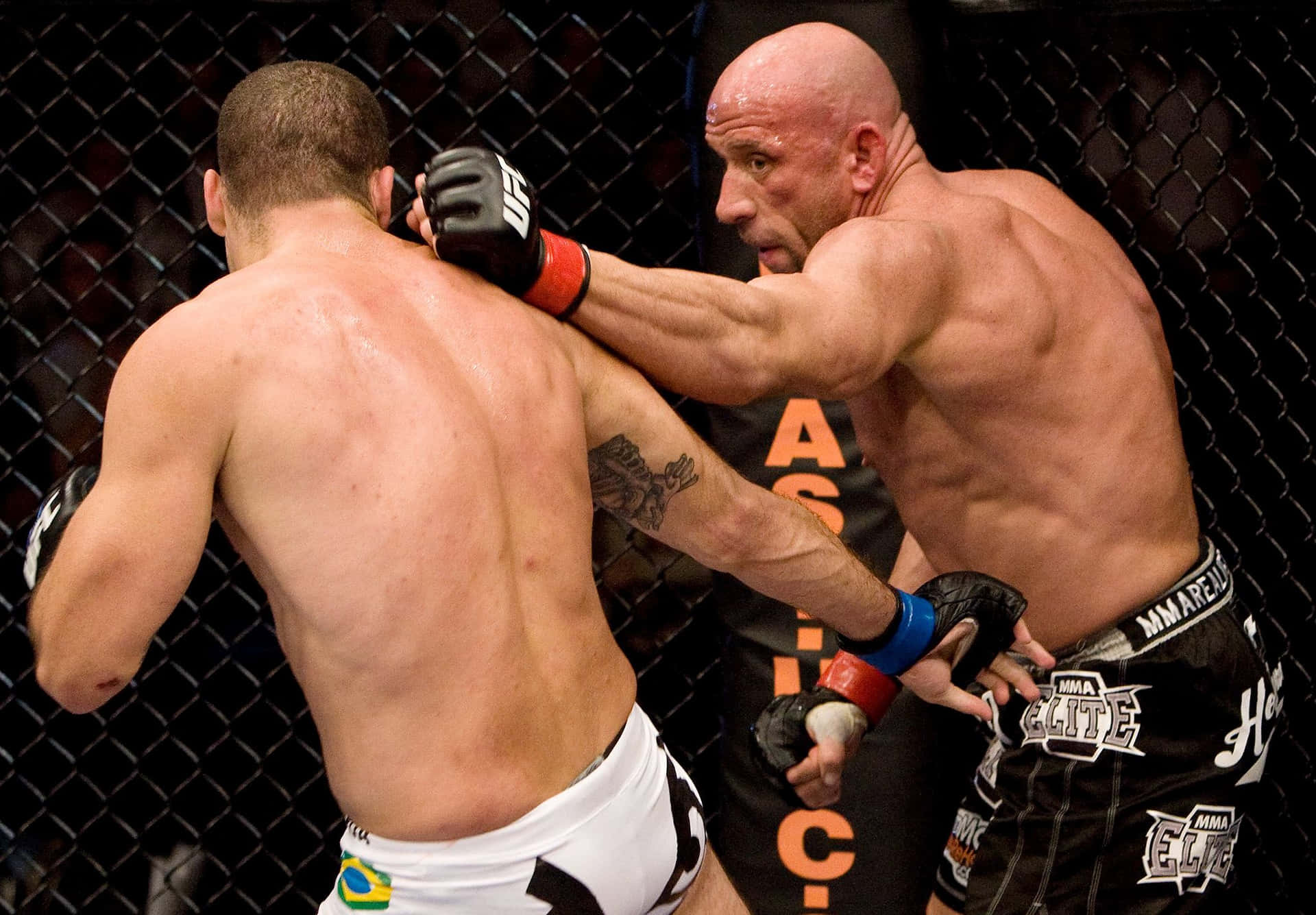 Download Mark Coleman Versus Randy Couture Wallpaper