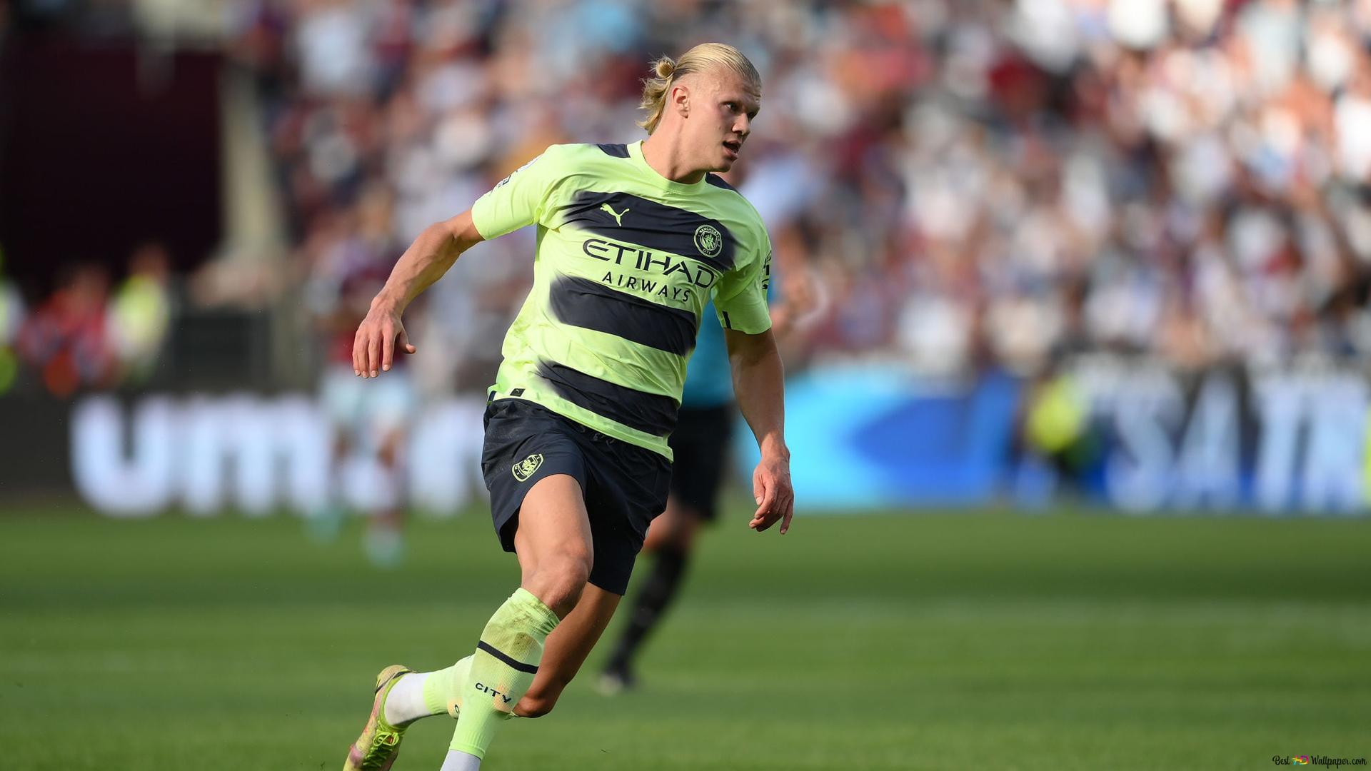Manchester City striker Erling Haaland dribbles at the stadium 2K wallpaper download