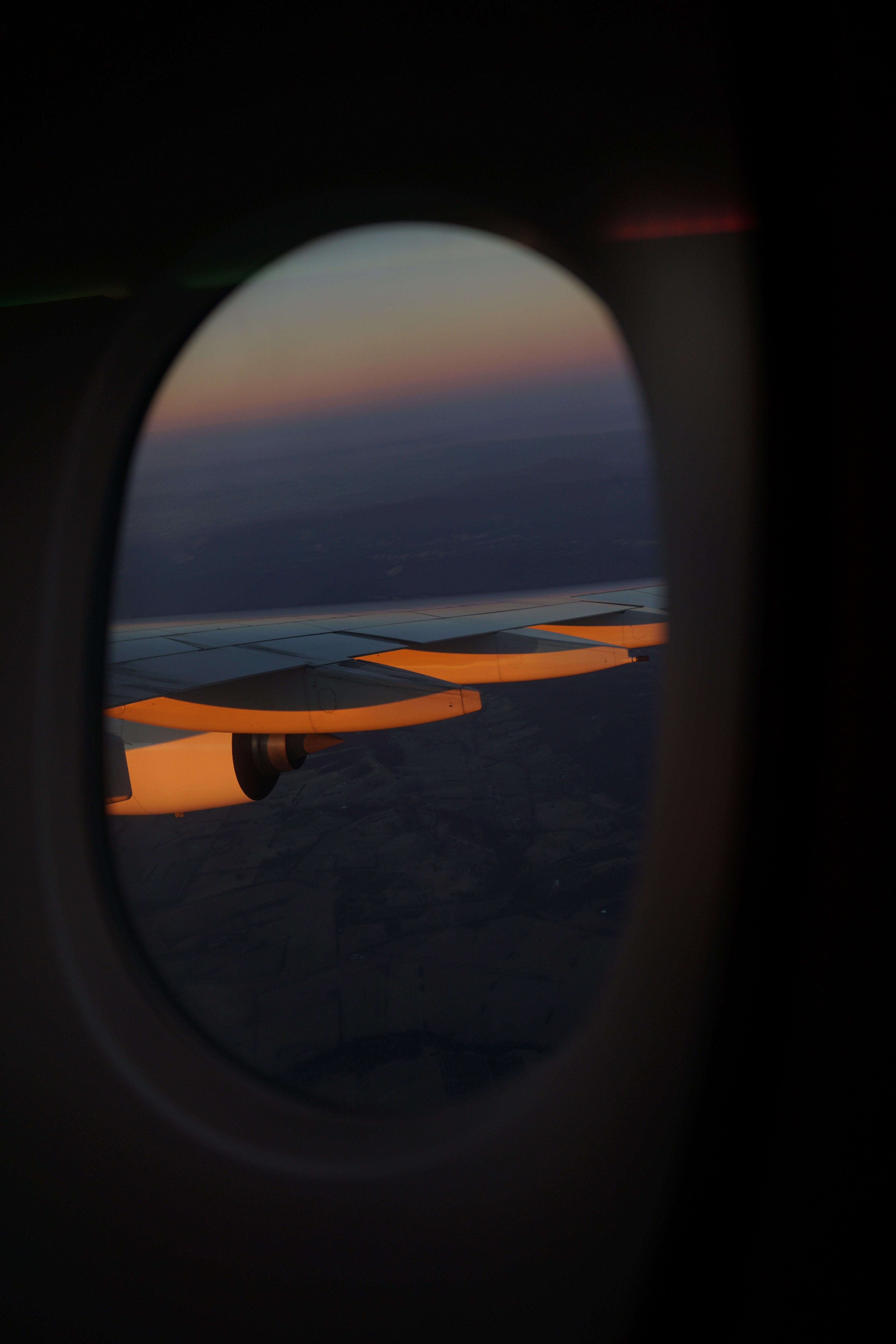 Wallpaper / a night time window view from inside an airplane in melbourne australia, the last rays of the day above australia 4k wallpaper free download