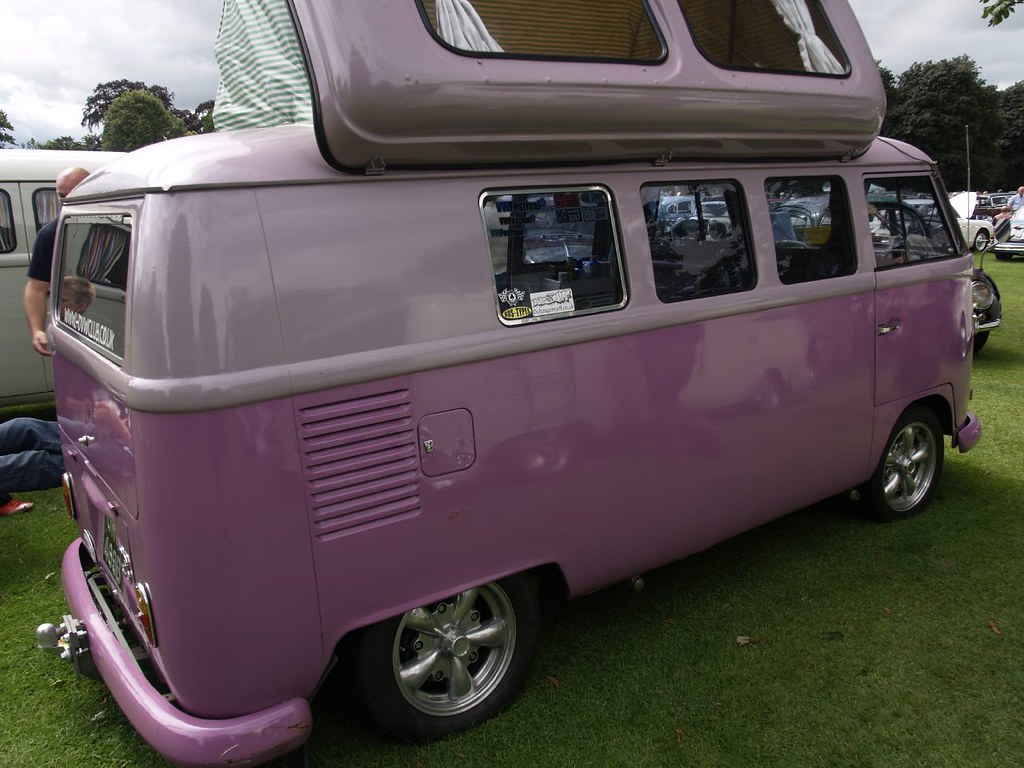 Volkswagen Campervan Buses (Pink). Volkswagen Camper