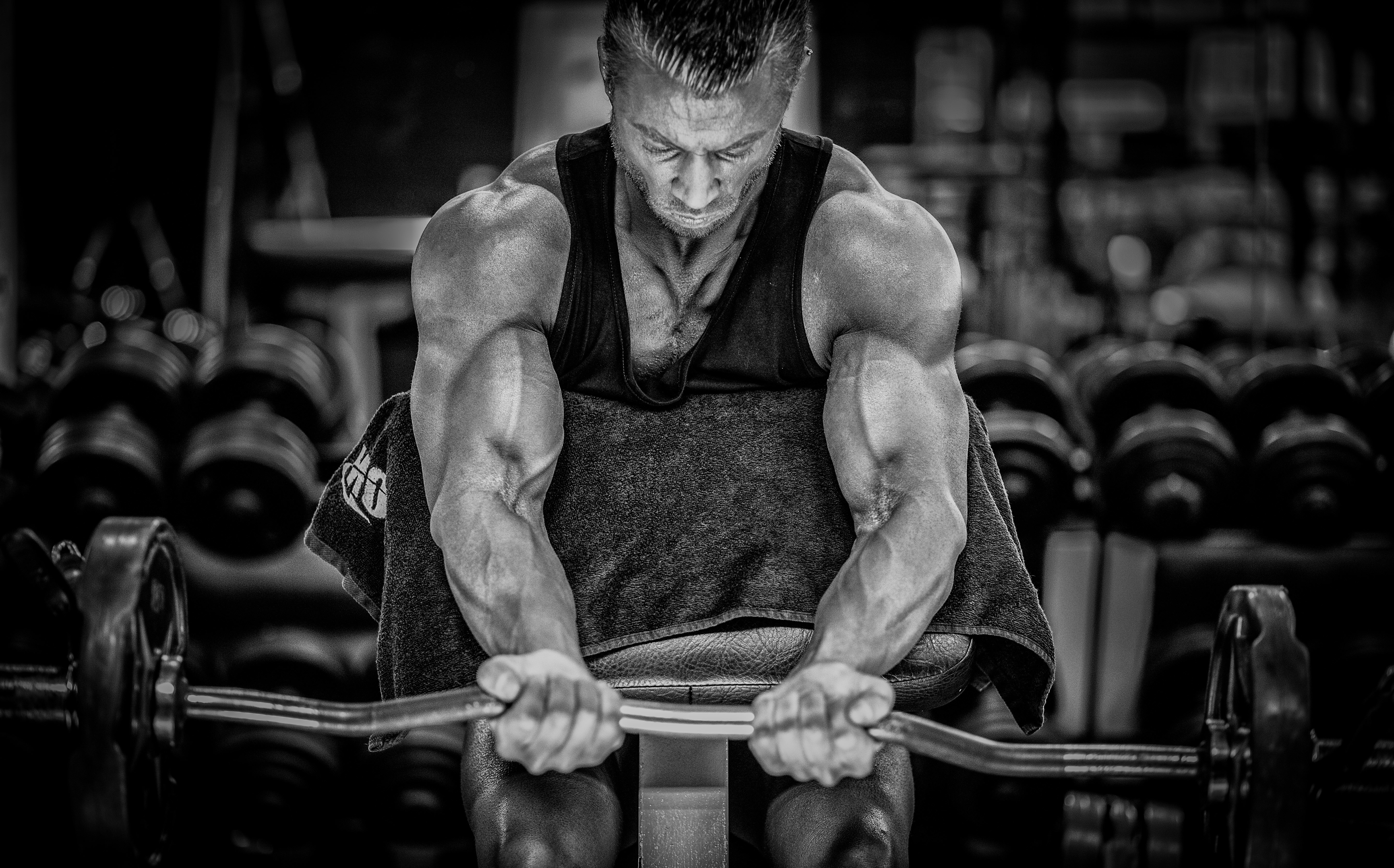 Wallpaper, Bodybuilder, bodybuilding, rod, muscle, arm, chest, black and white, monochrome photography, physical fitness, wrestler, weight training, professional boxing, biceps curl, barechestedness 5759x3588