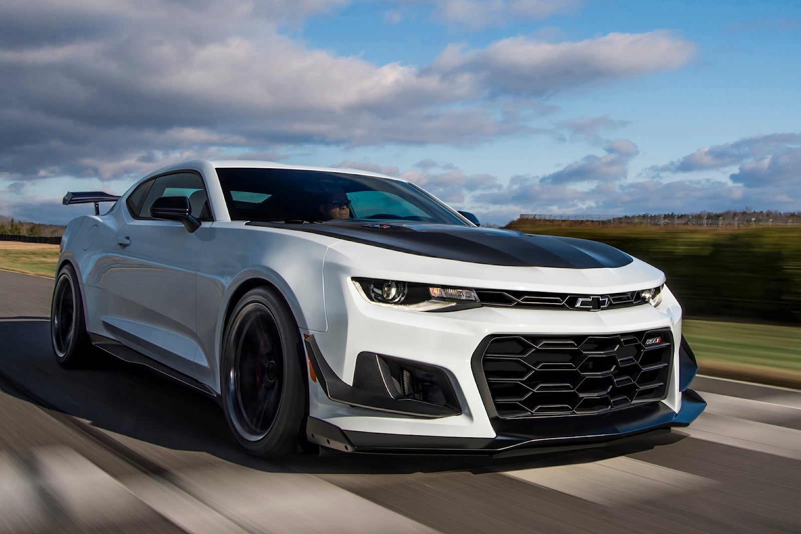 Chevrolet Doesn't Have Enough Carbon Fiber To Complete Camaro ZL1 1LE Orders