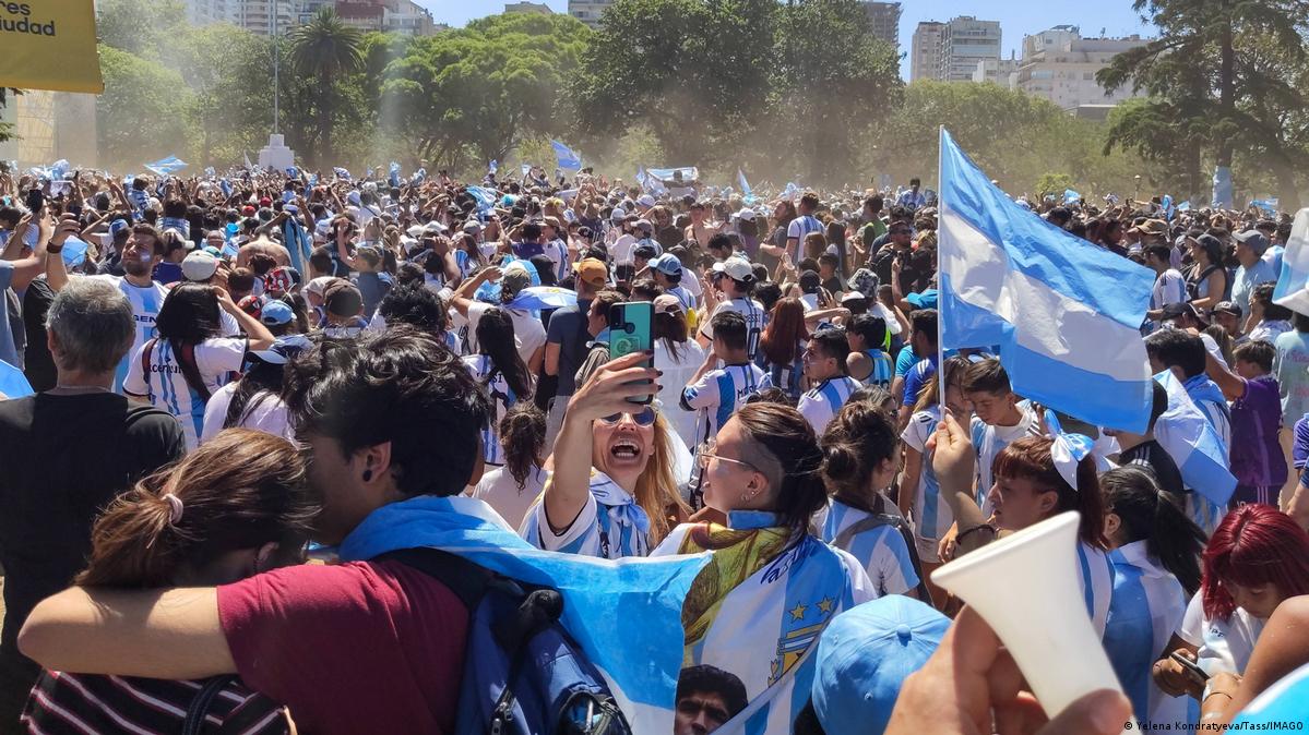 Argentina Fans Celebrate World Cup Victory Over France