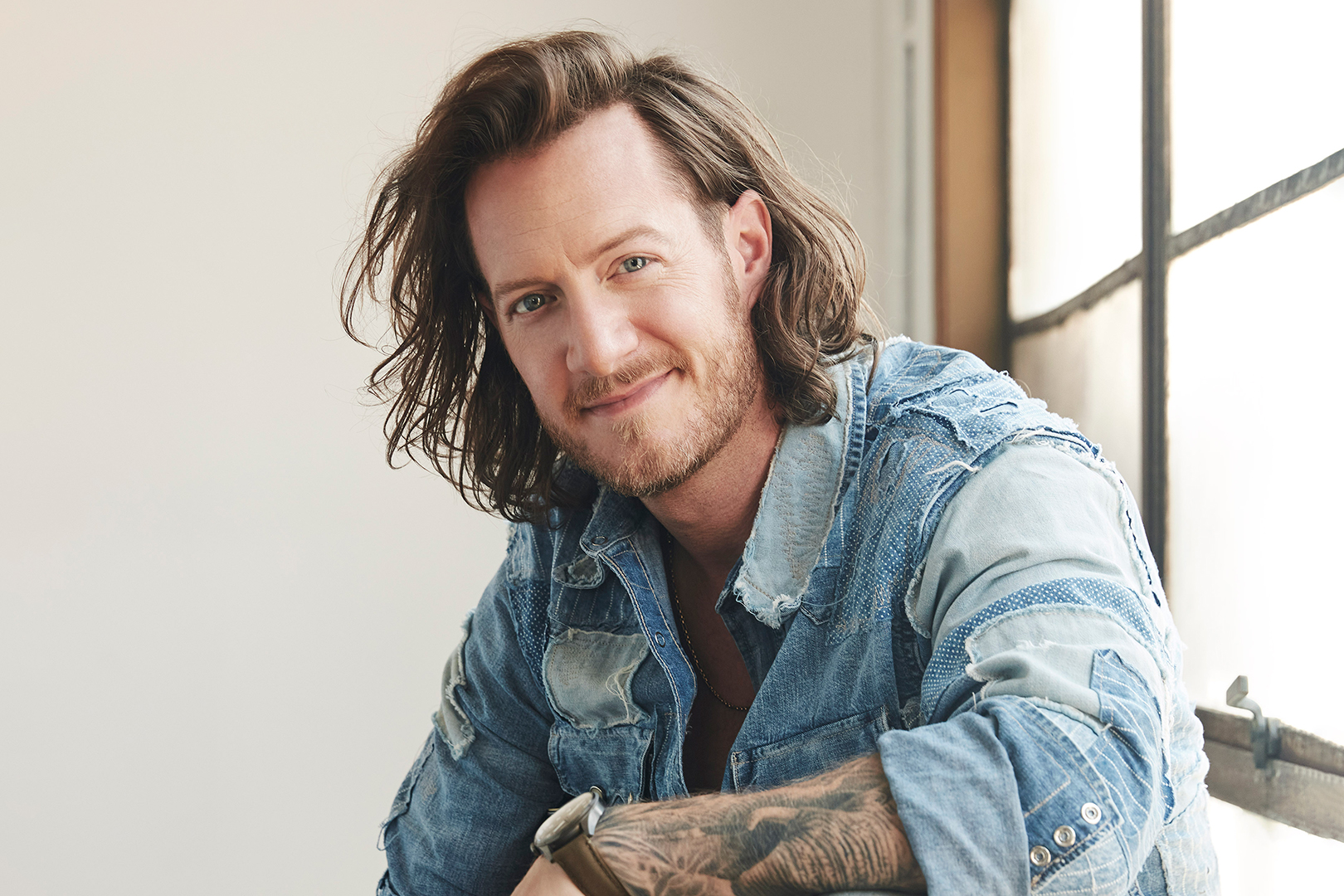 Tyler Hubbard on Deck to Play a Thanksgiving Halftime Show