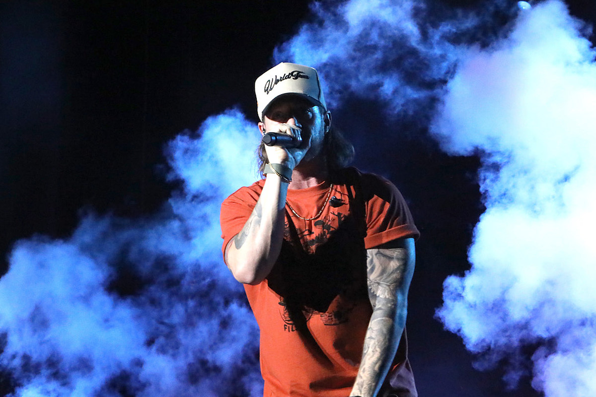 Tyler Hubbard on Deck to Play a Thanksgiving Halftime Show