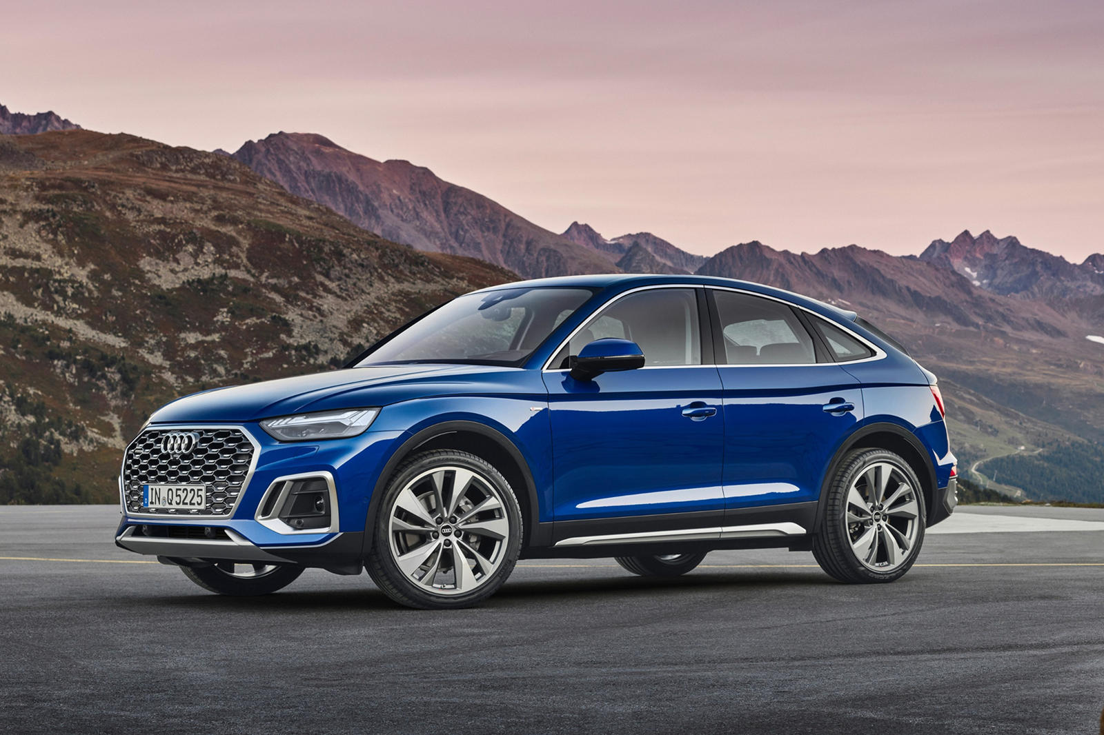 2023 Audi Q5 Sportback Exterior Colors & Dimensions: Length, Width, Tires