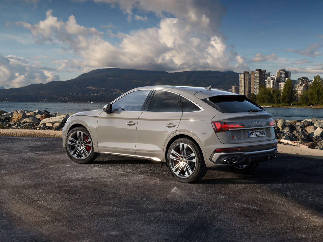 Sporty, practical and elegant: The Q5 Sportback and the SQ5 Sportback TDI