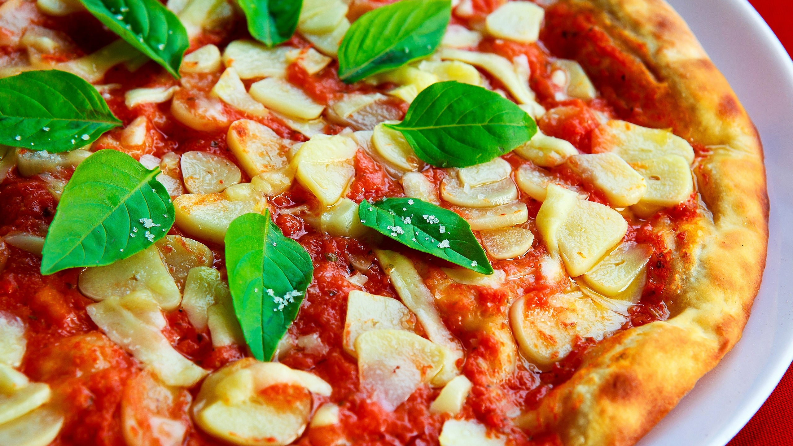 Wallpaper / italian pizza with tomato sauce basil leaves and garlic, italian pizza 4k wallpaper free download