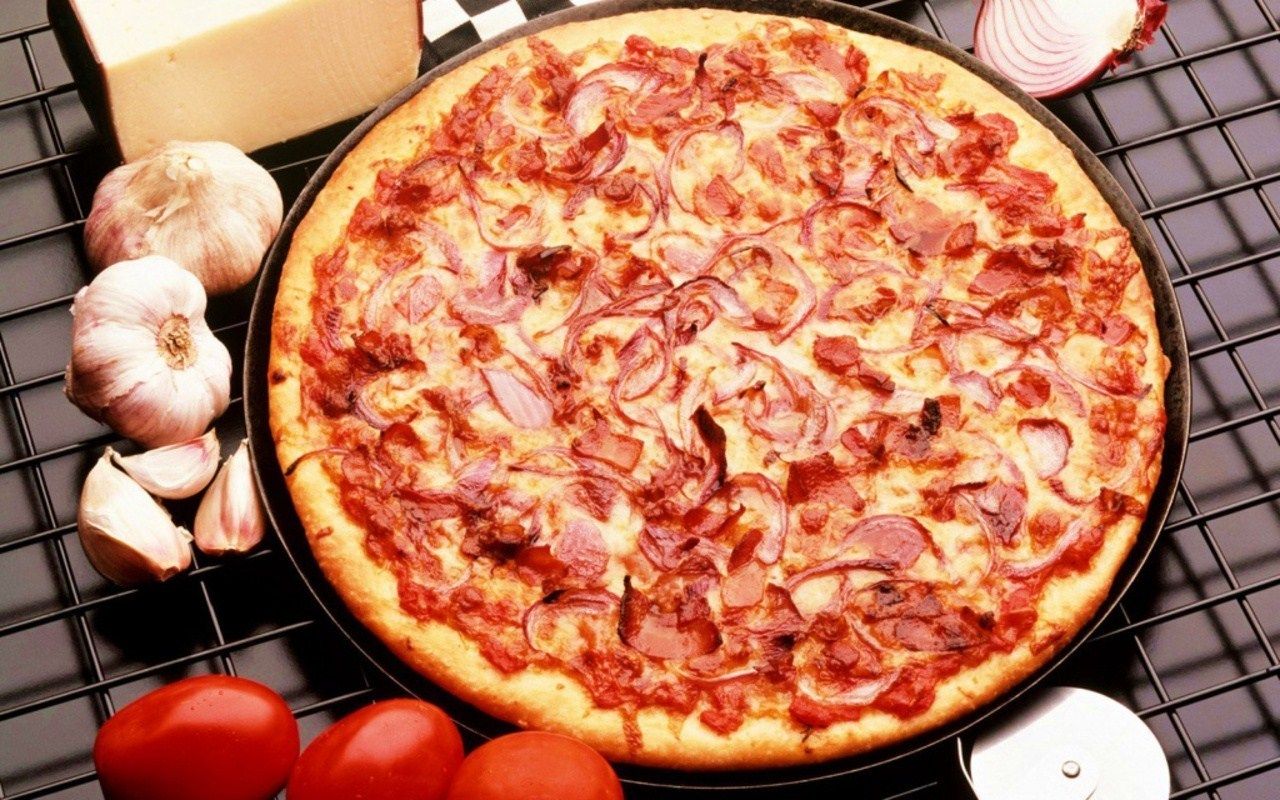 Italian Food Wallpaper: Pizza Pie. Italian recipes, Easy pizza, Pizza pie