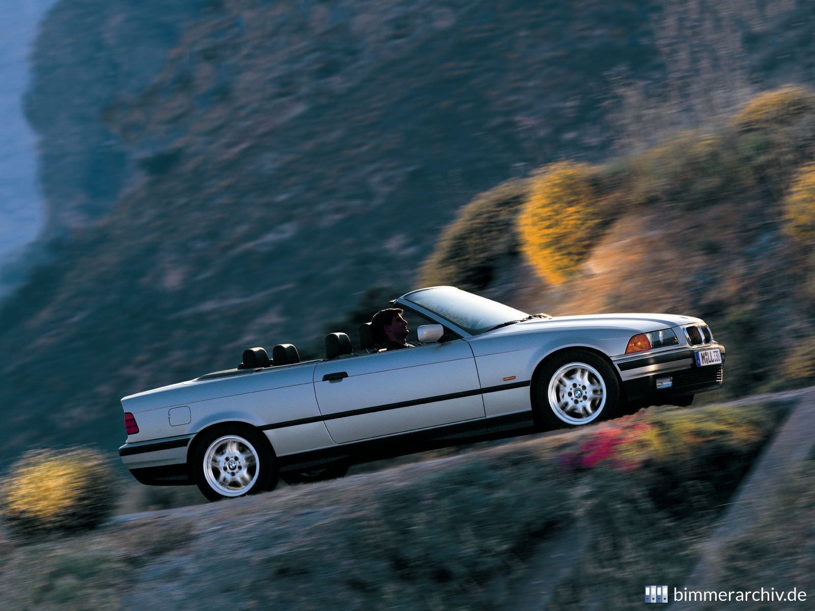 Model Archive for BMW models · BMW 318i Cabrio · bmwarchive.org