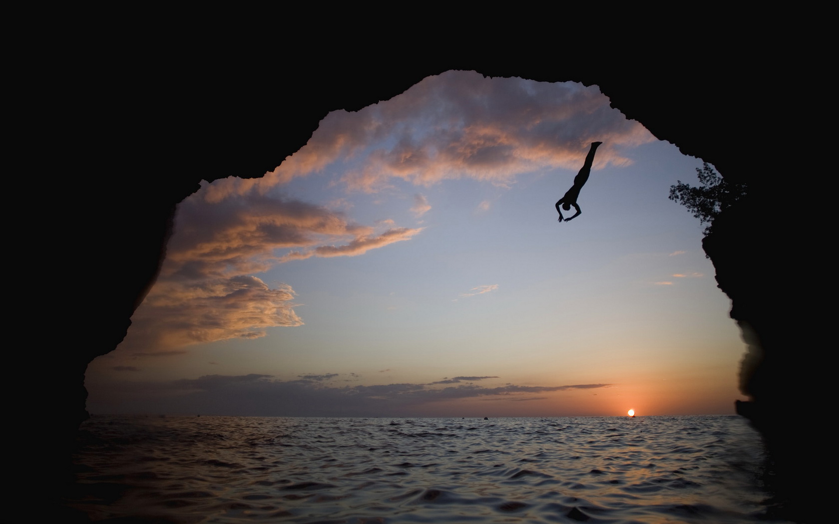 Cliff Diving HD Wallpaper and Background