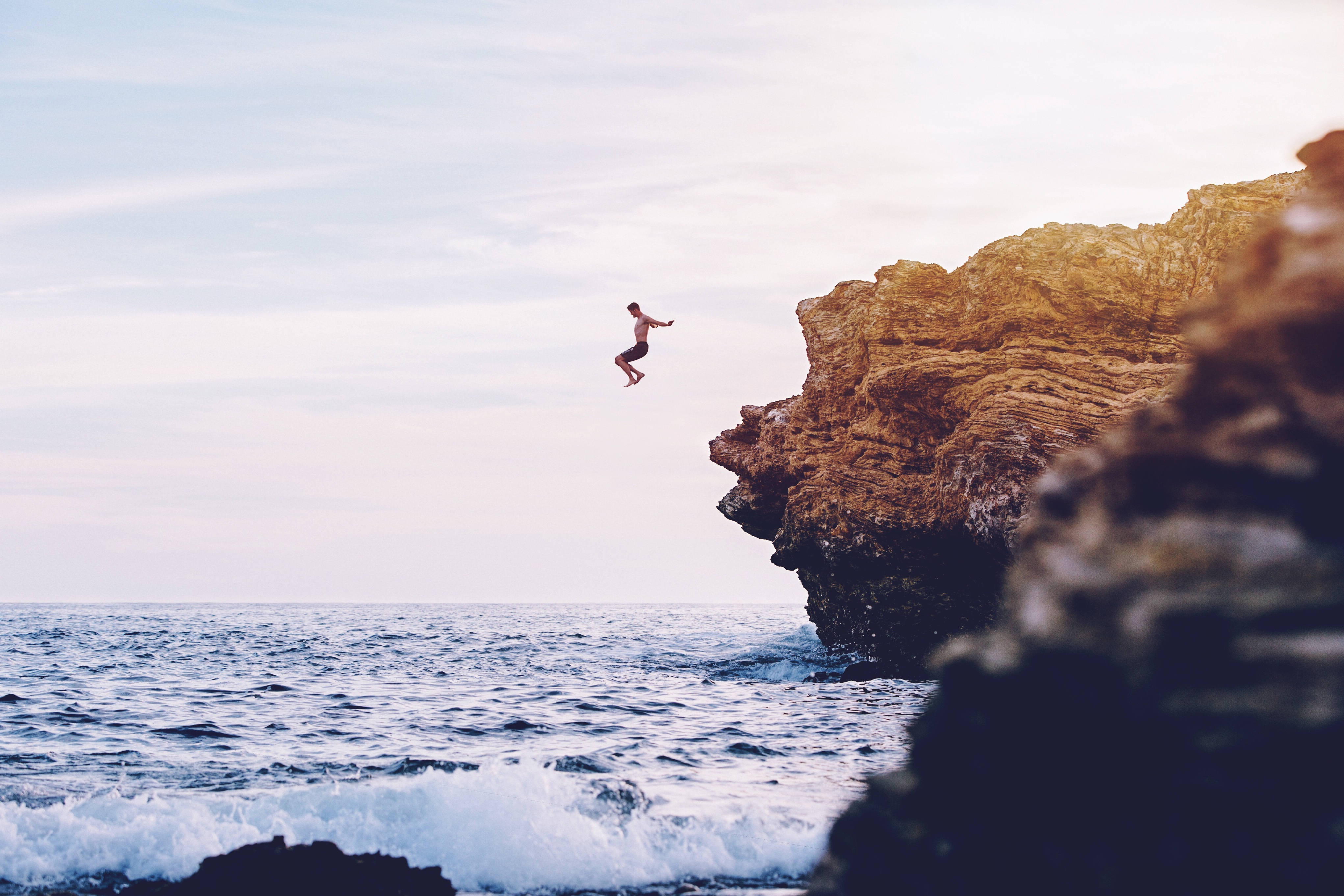 Download HD Desktop Cliff Jumping Wallpaper