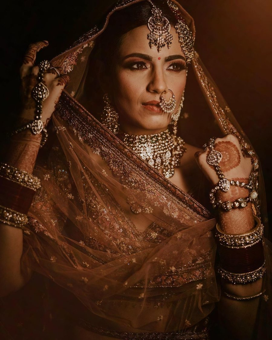 Vintage Bridal Portrait Ideas To Capture The Maharani Feels!