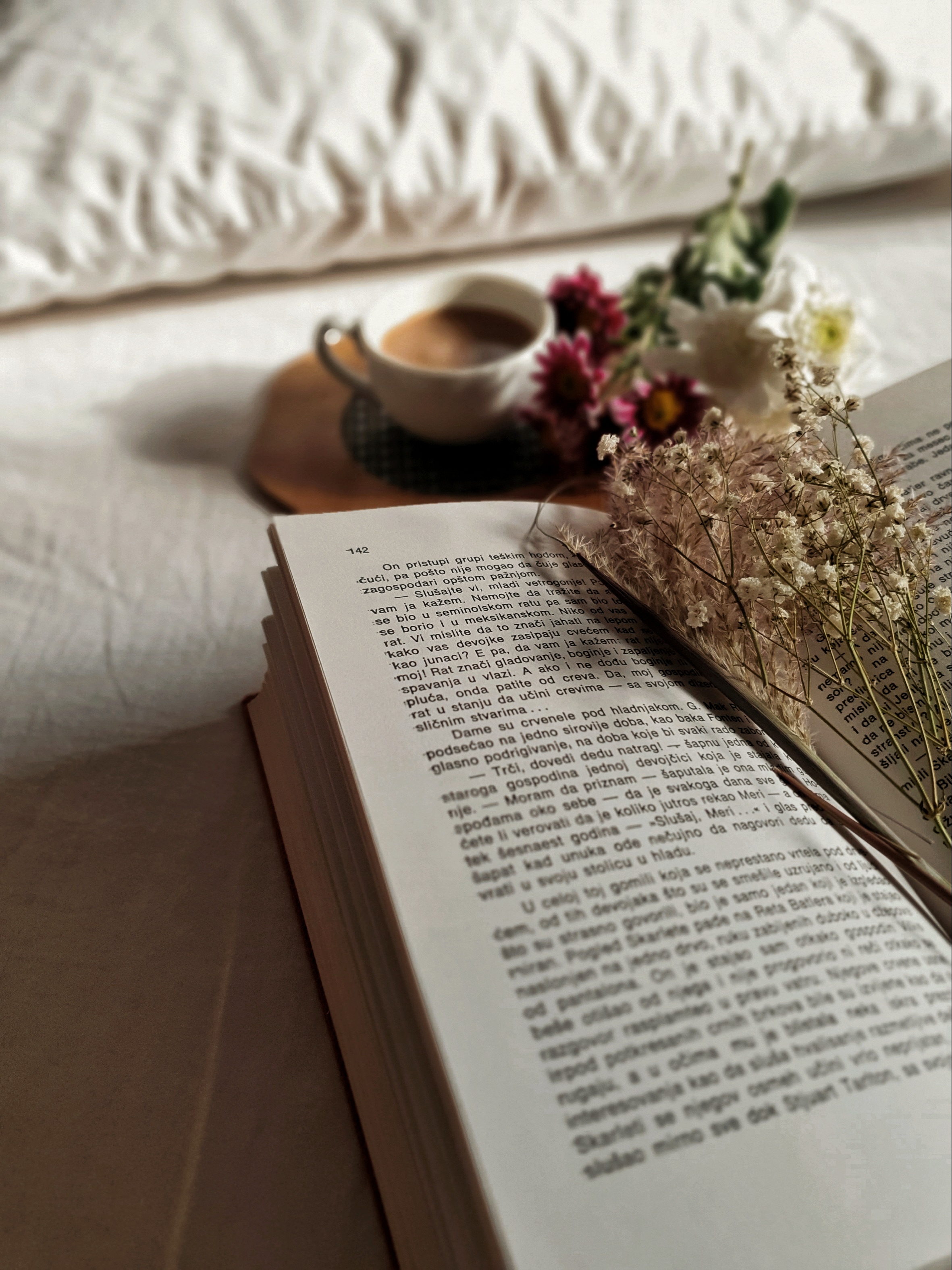 Books And Flowers Wallpapers - Wallpaper Cave