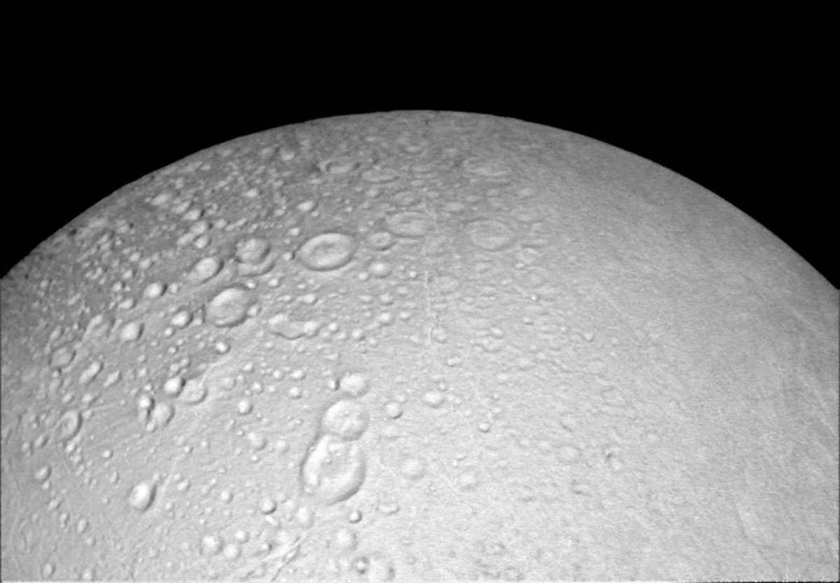 Saturn's icy moon Enceladus shows off for NASA (picture)