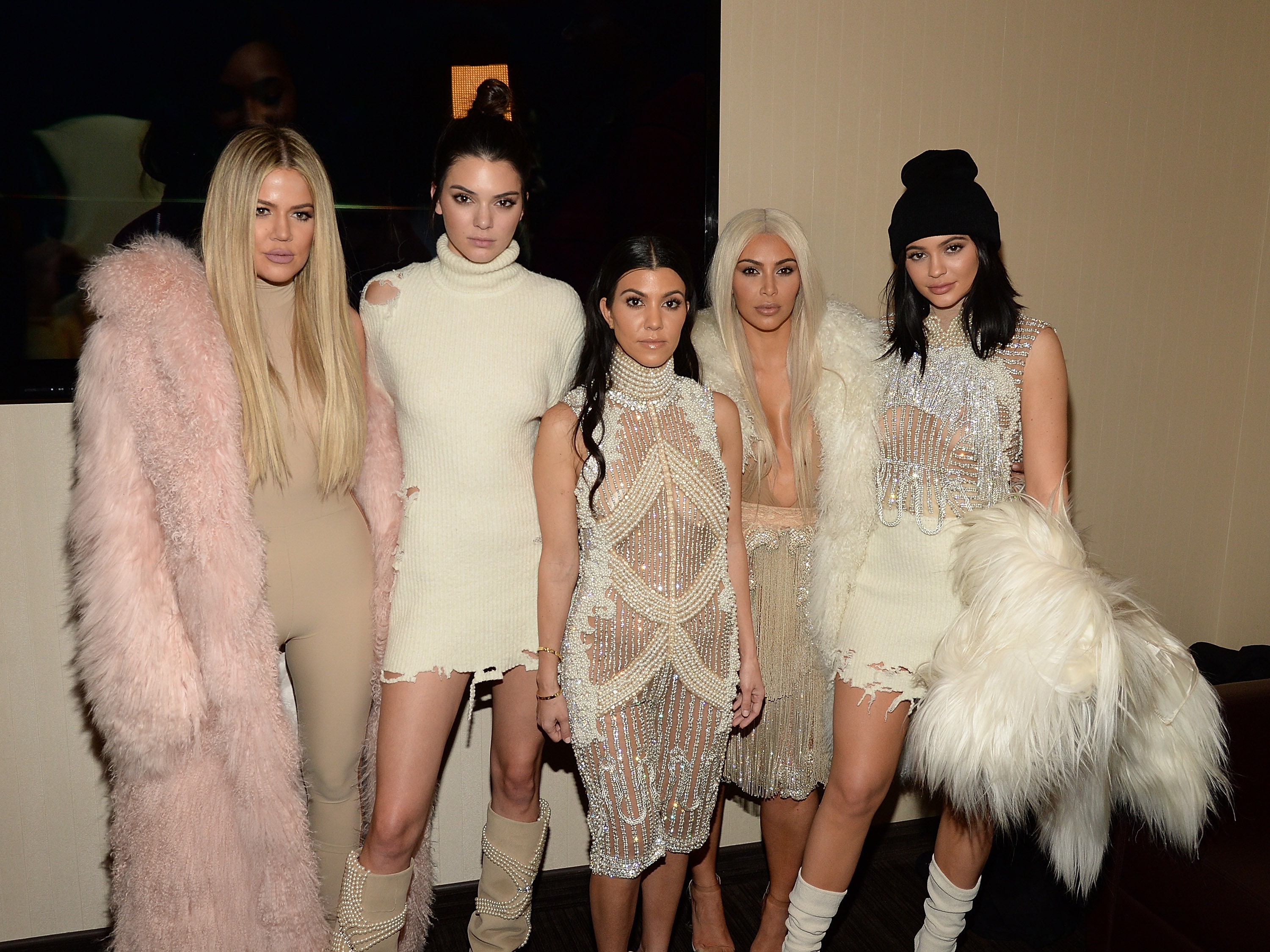 Keeping Up With the Kardashians” Clip Shows Khloé and Kim Upset With Kourtney for Her Tardiness