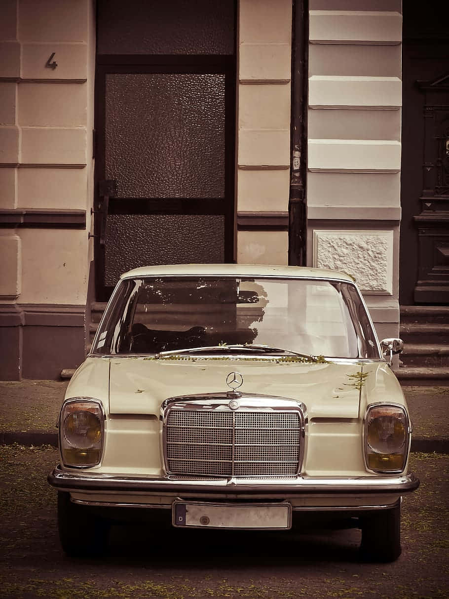 Old Mercedes Benz W114 Wallpaper