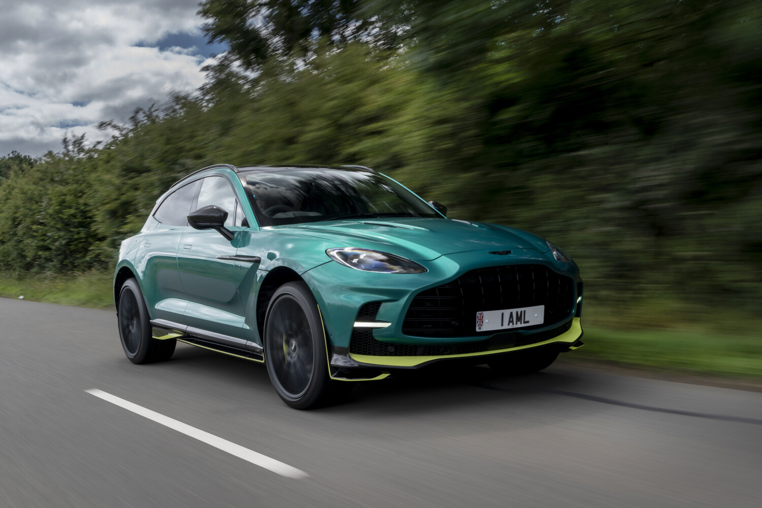 Aston Martin DBX707