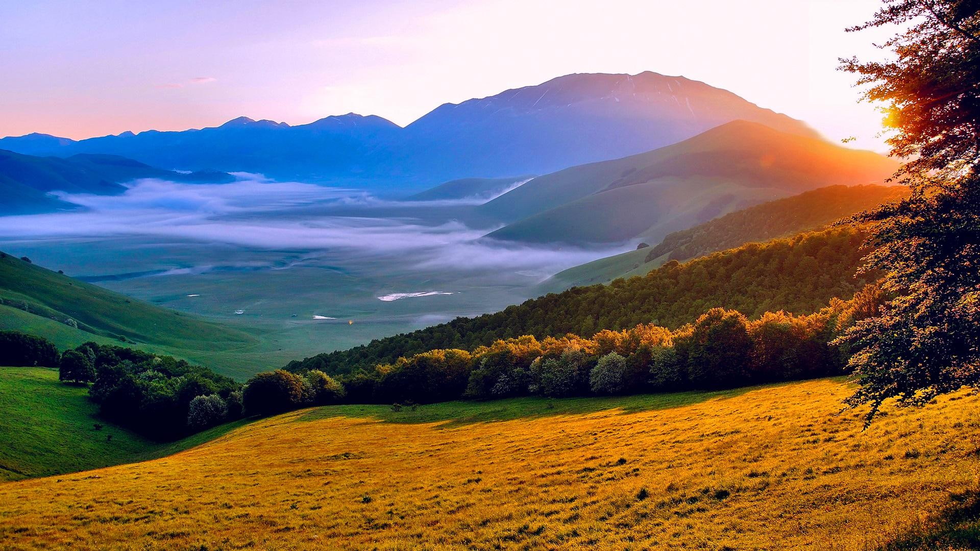 Wallpaper / hills, umbria, landscape, mist, sunrays, sunrise, 1080P, italy free download