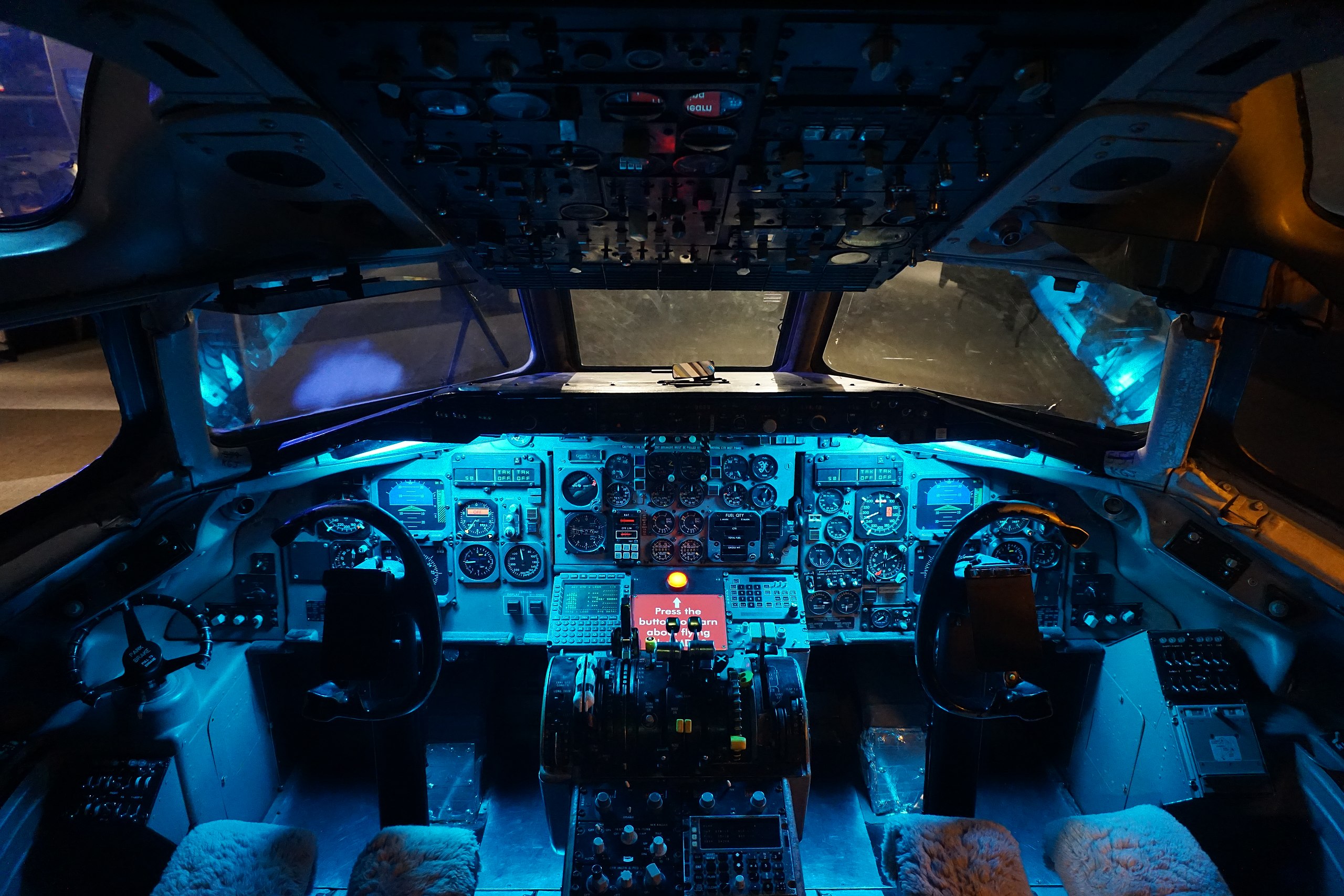 American Airlines C.R. Smith Museum May 2019 01 (McDonnell Douglas MD- 80 cockpit)