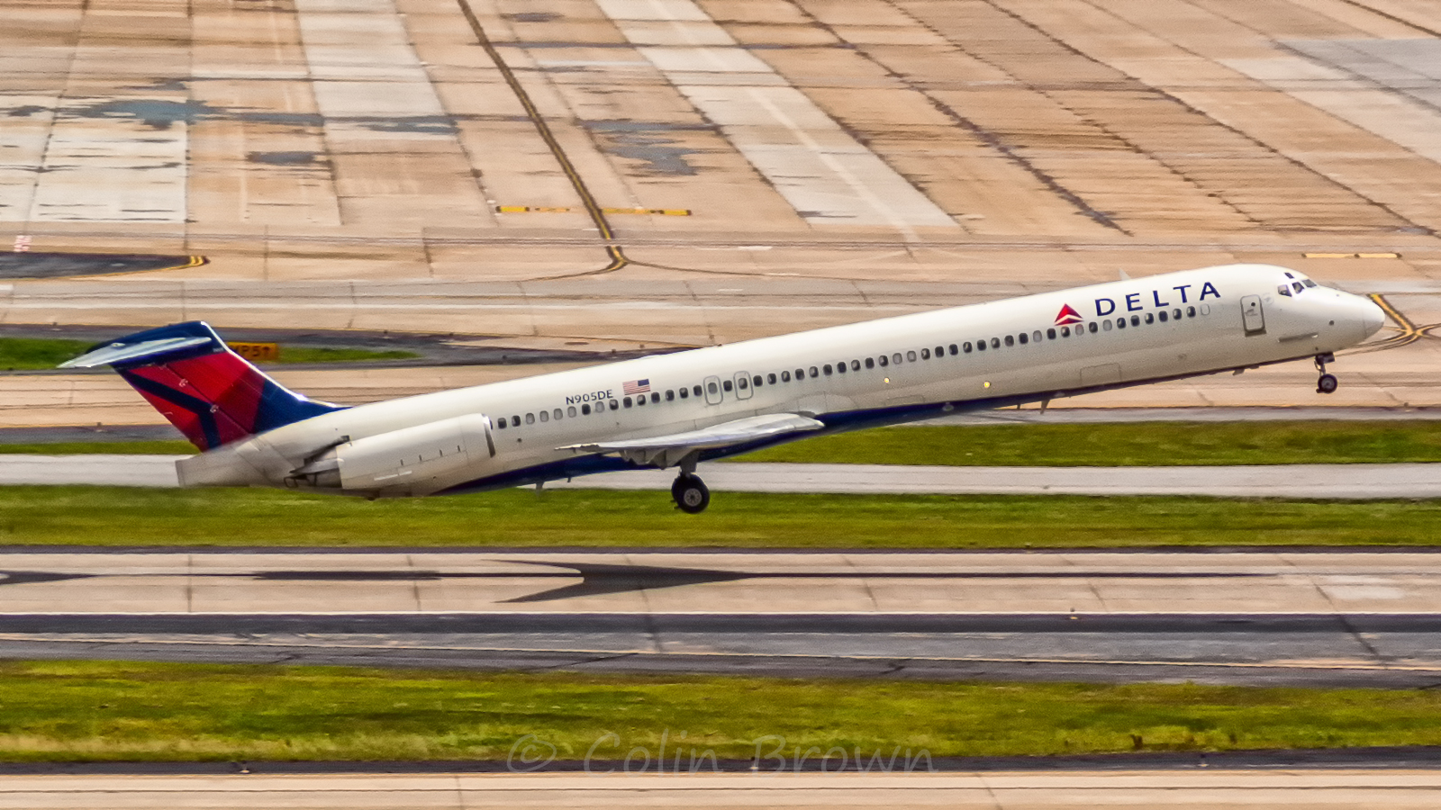 N905DE Douglas MD 88 Air